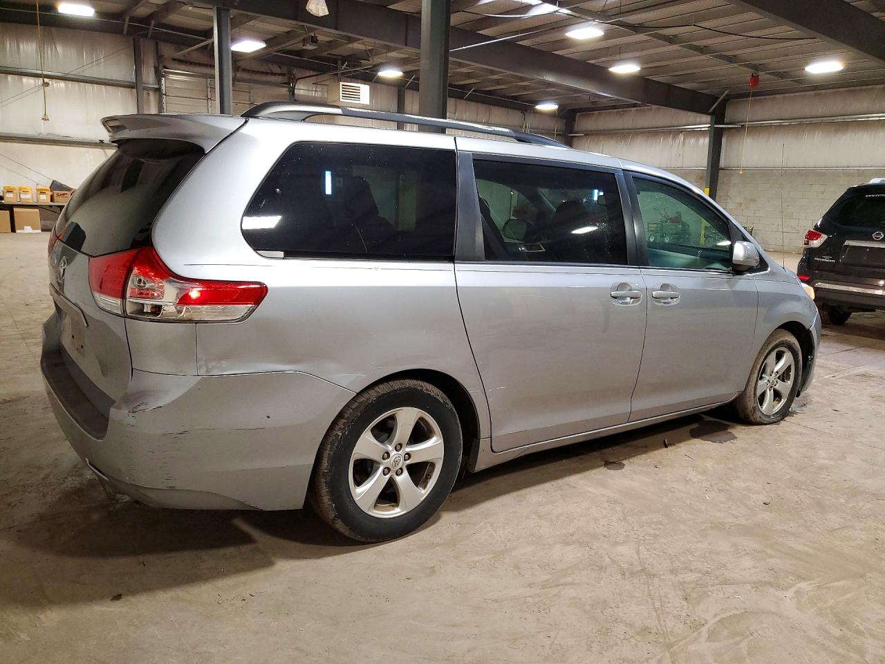 2011 Toyota Sienna Le Silver vin: 5TDKK3DC2BS085710