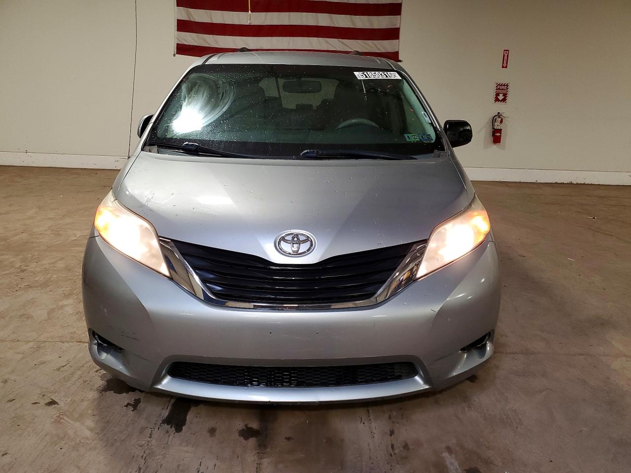 2011 Toyota Sienna Le Silver vin: 5TDKK3DC2BS085710