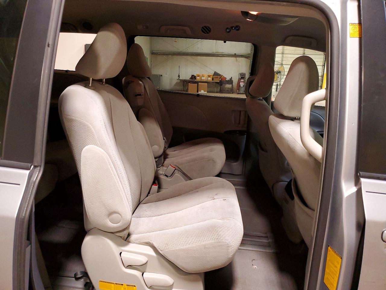 2011 Toyota Sienna Le Silver vin: 5TDKK3DC2BS085710