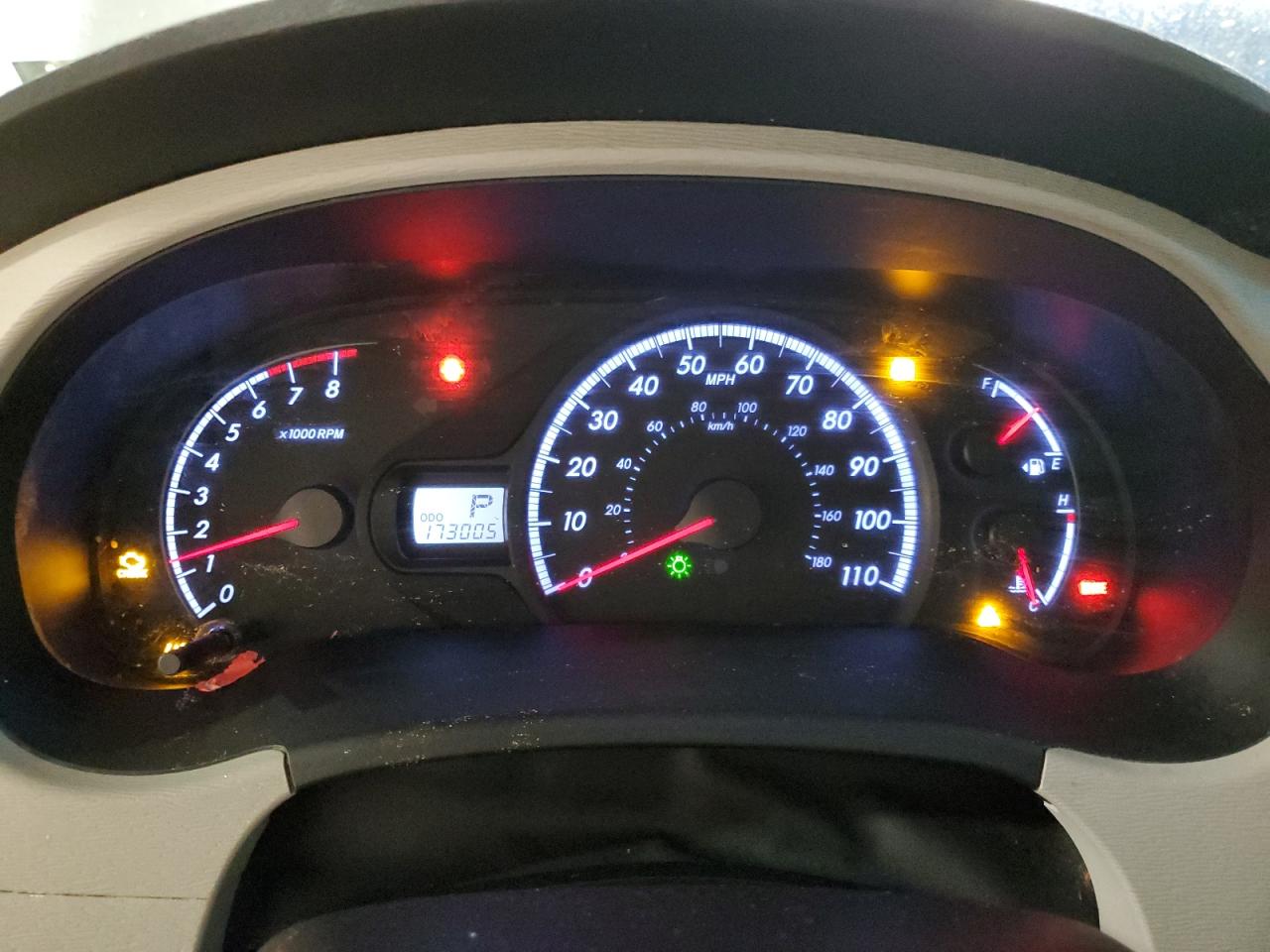 2011 Toyota Sienna Le Silver vin: 5TDKK3DC2BS085710 Damage: Warning Light - Engine, On, Unacceptable
