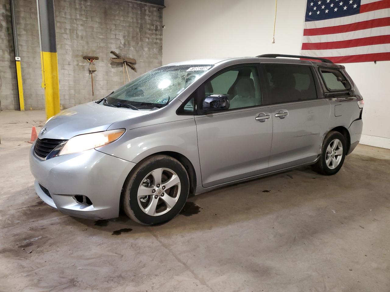 2011 Toyota Sienna Le Silver vin: 5TDKK3DC2BS085710 Damage: Left Qtr Panel, Dent(S) W/ Paint Dmg, > 12 Inches