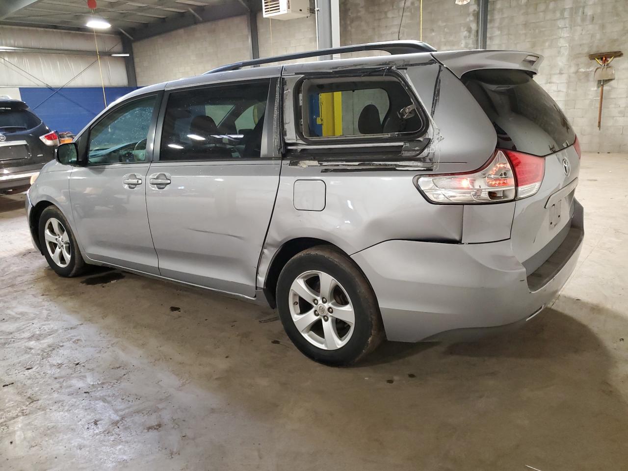 2011 Toyota Sienna Le Silver vin: 5TDKK3DC2BS085710 Damage: Left Tail Light, Broken, Replacement Required