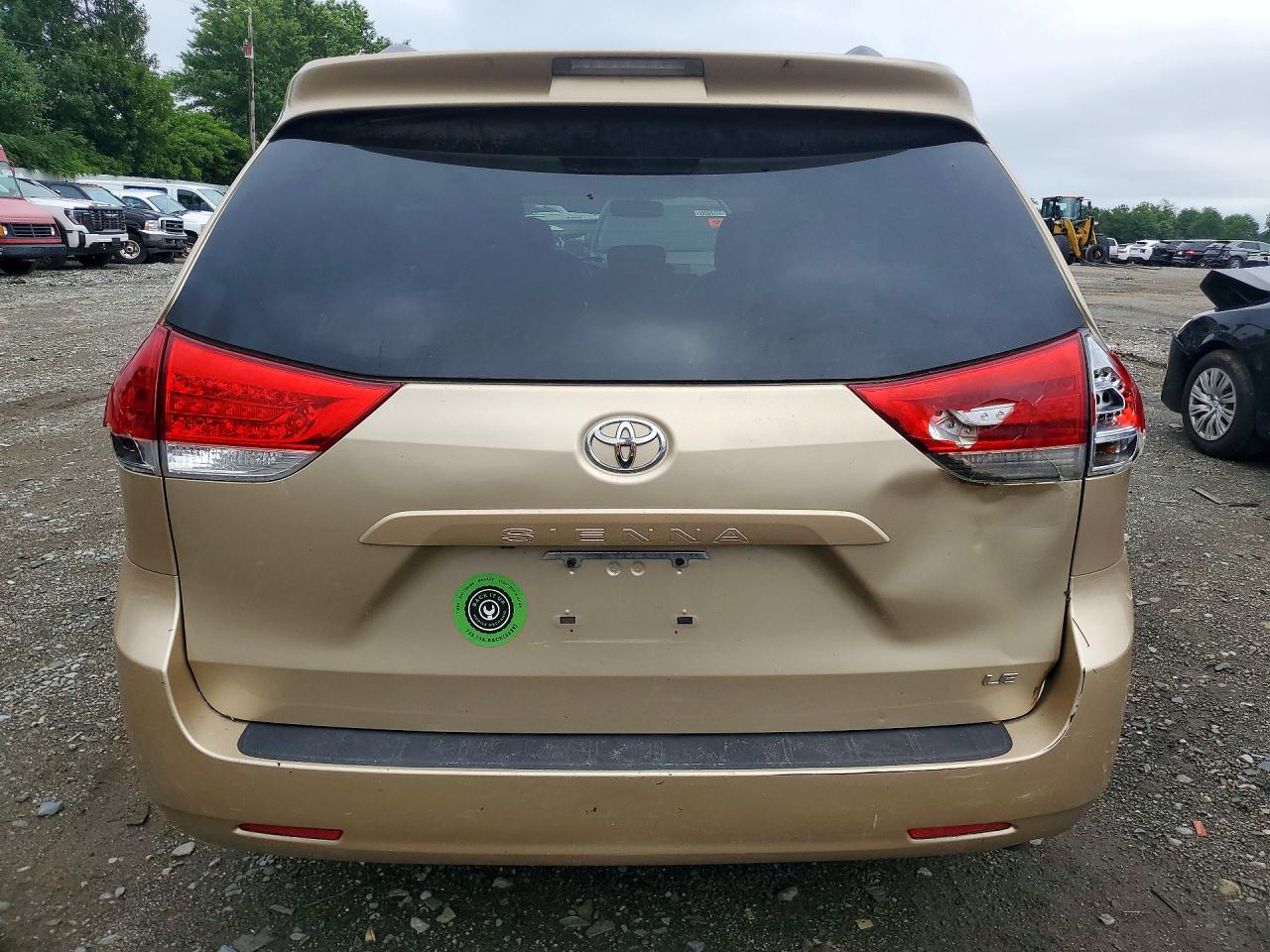 2011 Toyota Sienna Le Gold vin: 5TDKK3DC2BS086517