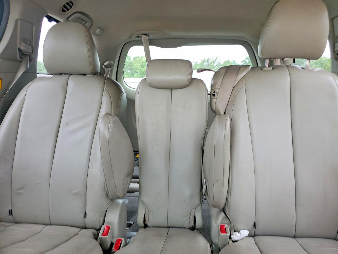 2011 Toyota Sienna Le Gold vin: 5TDKK3DC2BS086517