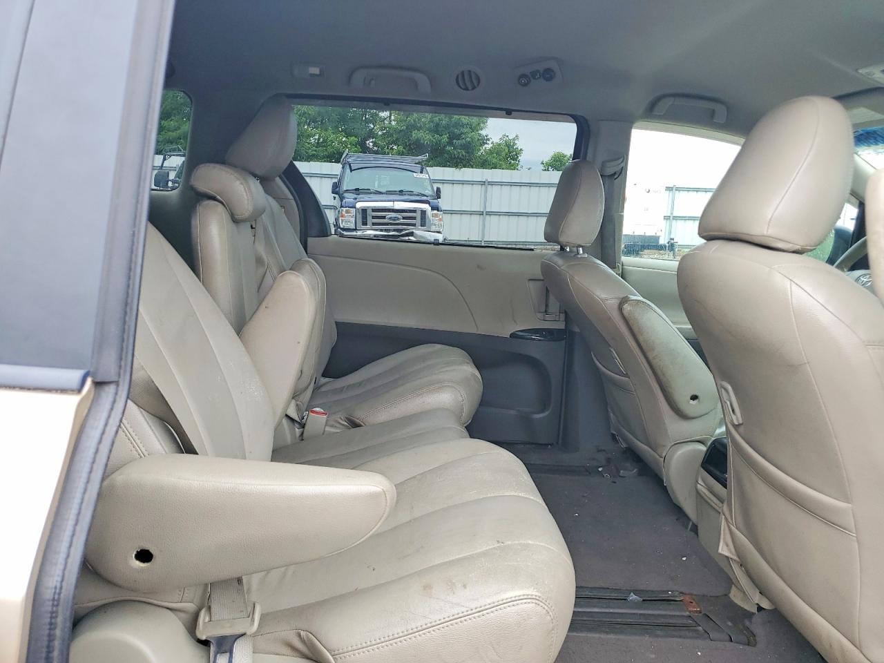 2011 Toyota Sienna Le Gold vin: 5TDKK3DC2BS086517