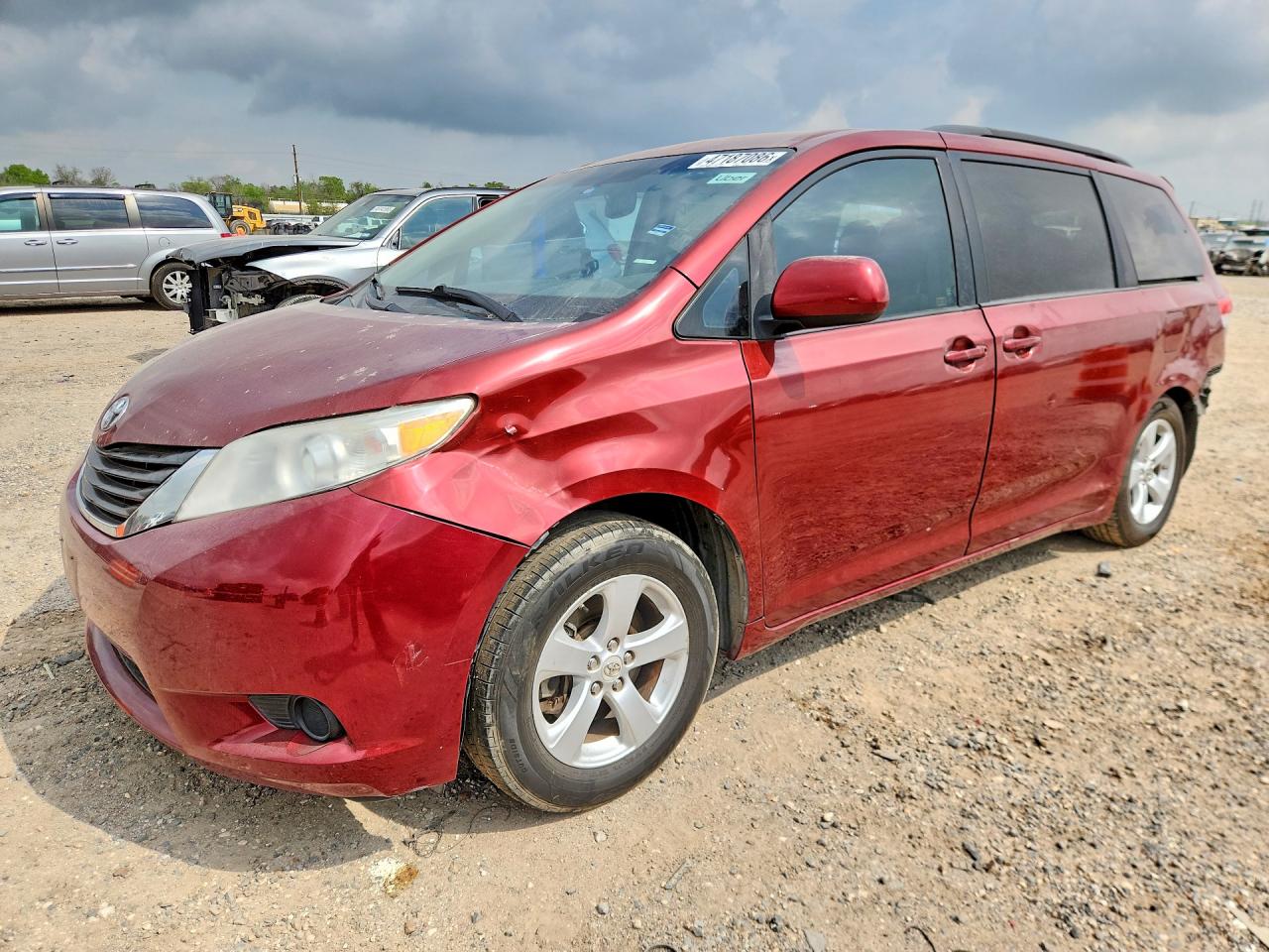 2011 Toyota Sienna Le 8-passenger Red vin: 5TDKK3DC2BS093399