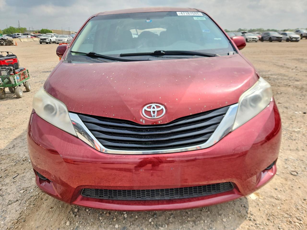 2011 Toyota Sienna Le 8-passenger Red vin: 5TDKK3DC2BS093399