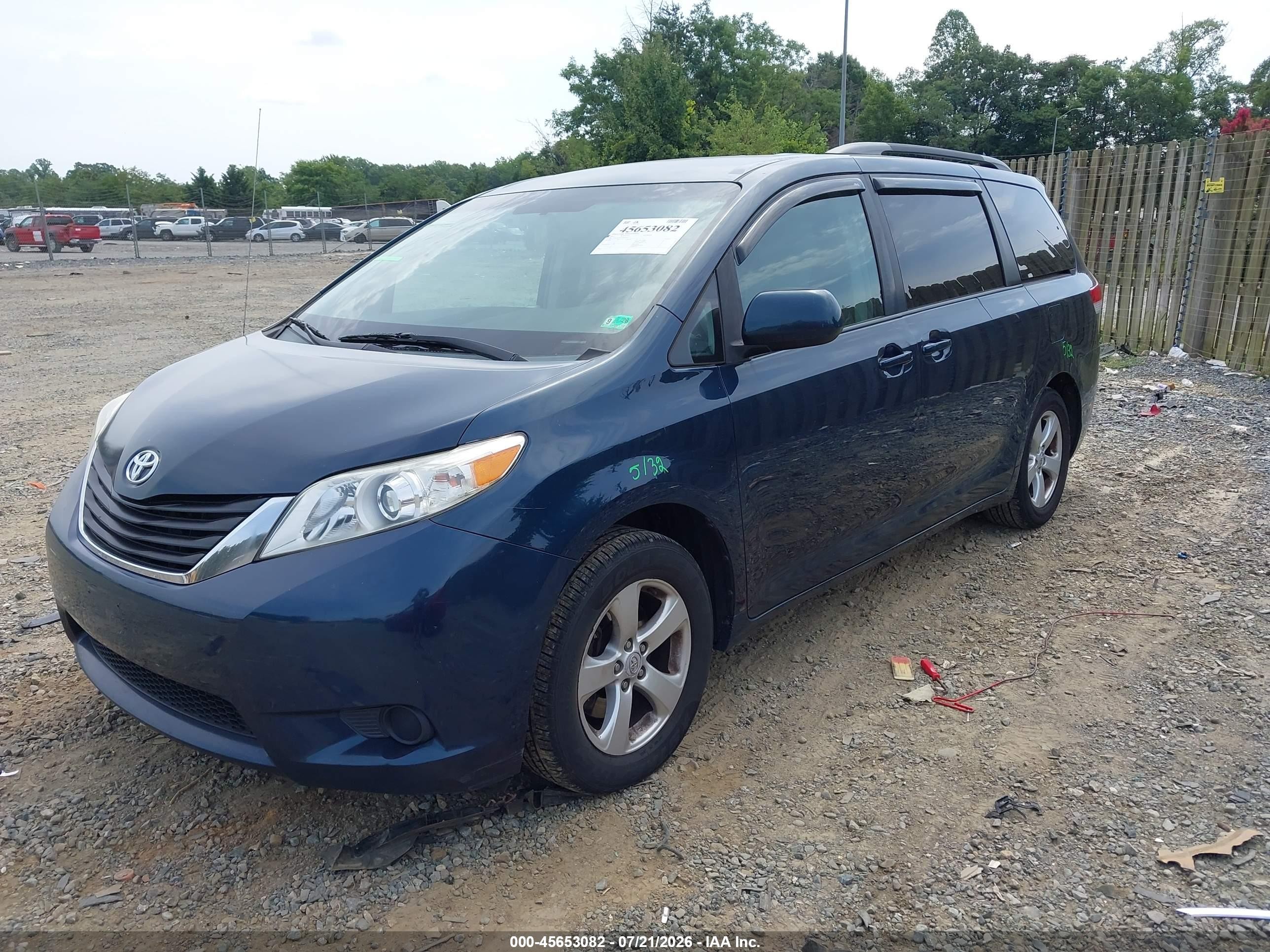 2011 Toyota Sienna Le V6 Dark Blue vin: 5TDKK3DC2BS093855