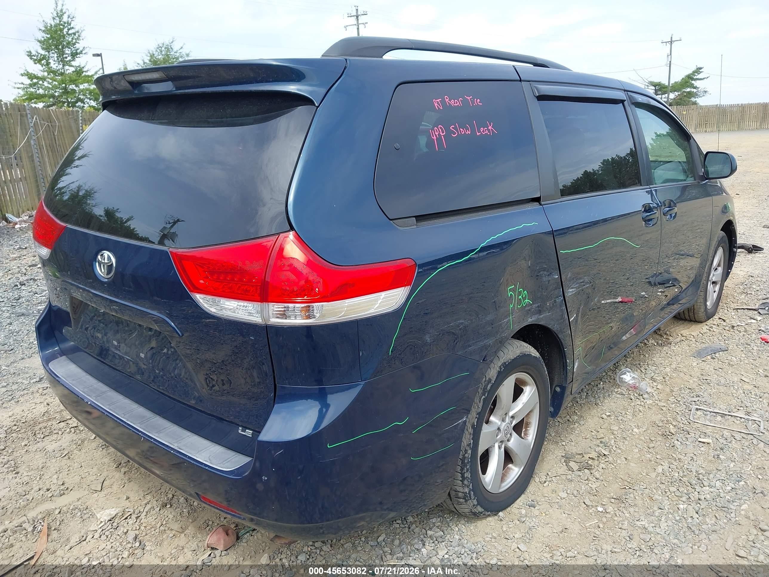 2011 Toyota Sienna Le V6 Dark Blue vin: 5TDKK3DC2BS093855