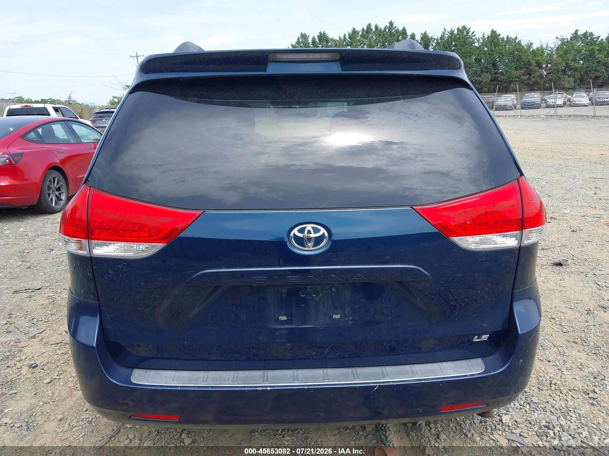 2011 Toyota Sienna Le V6 Dark Blue vin: 5TDKK3DC2BS093855