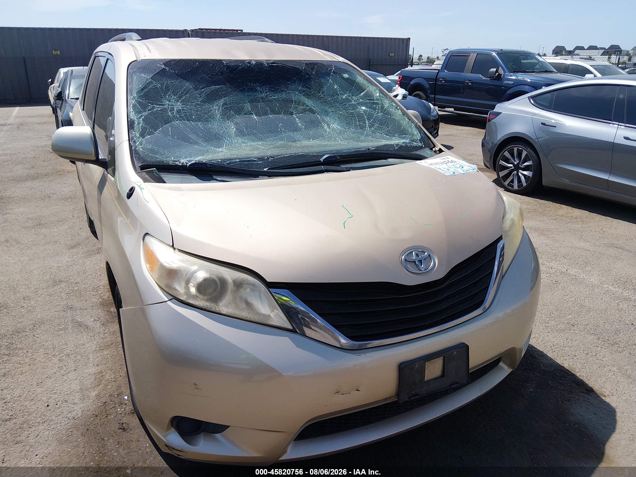 2011 Toyota Sienna Le V6 Champagne vin: 5TDKK3DC2BS124280