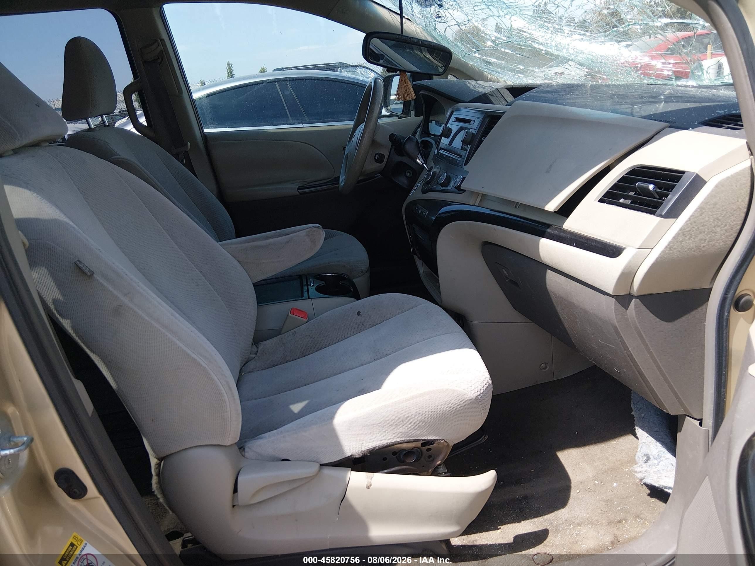 2011 Toyota Sienna Le V6 Champagne vin: 5TDKK3DC2BS124280
