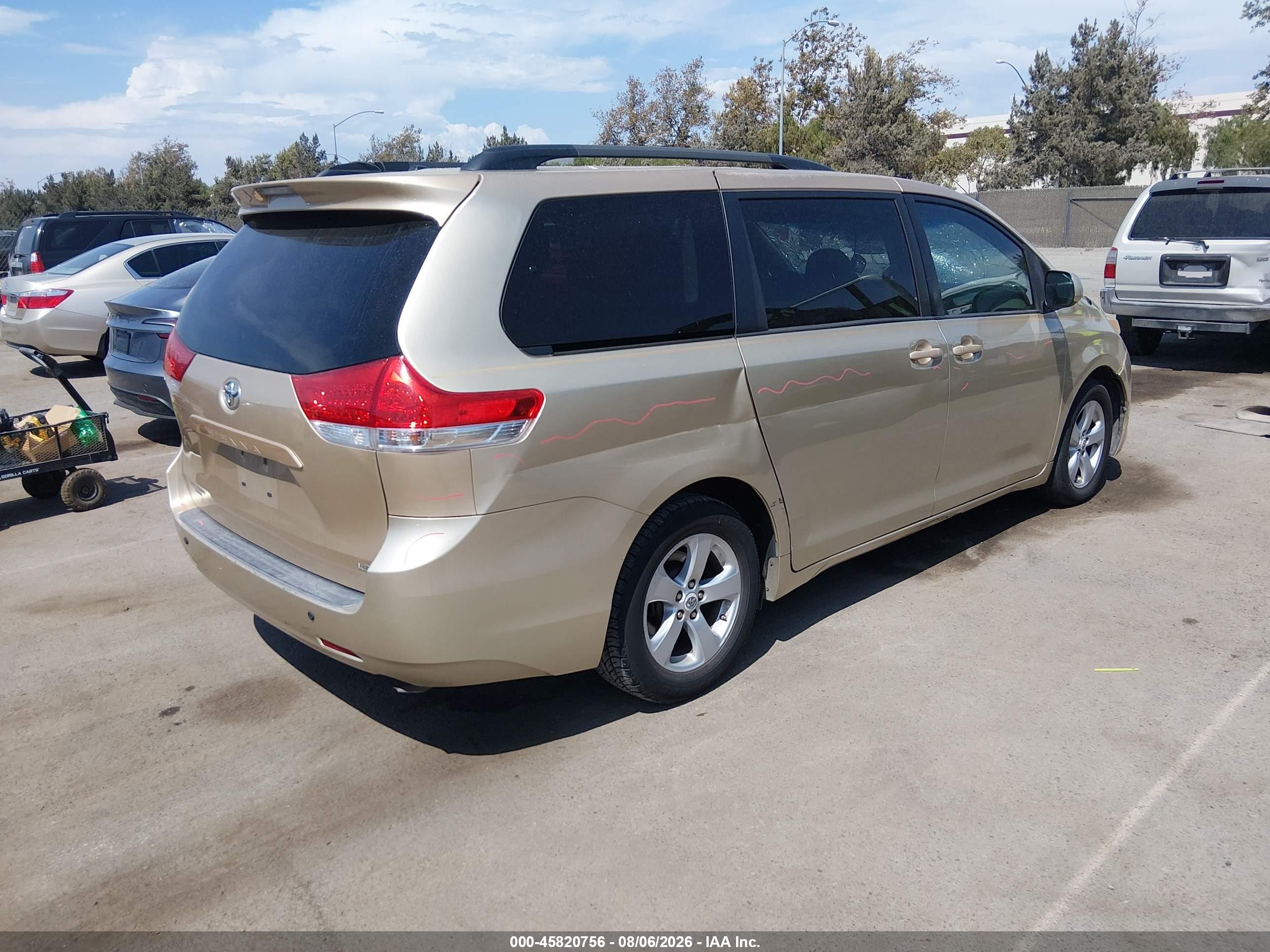 2011 Toyota Sienna Le V6 Champagne vin: 5TDKK3DC2BS124280