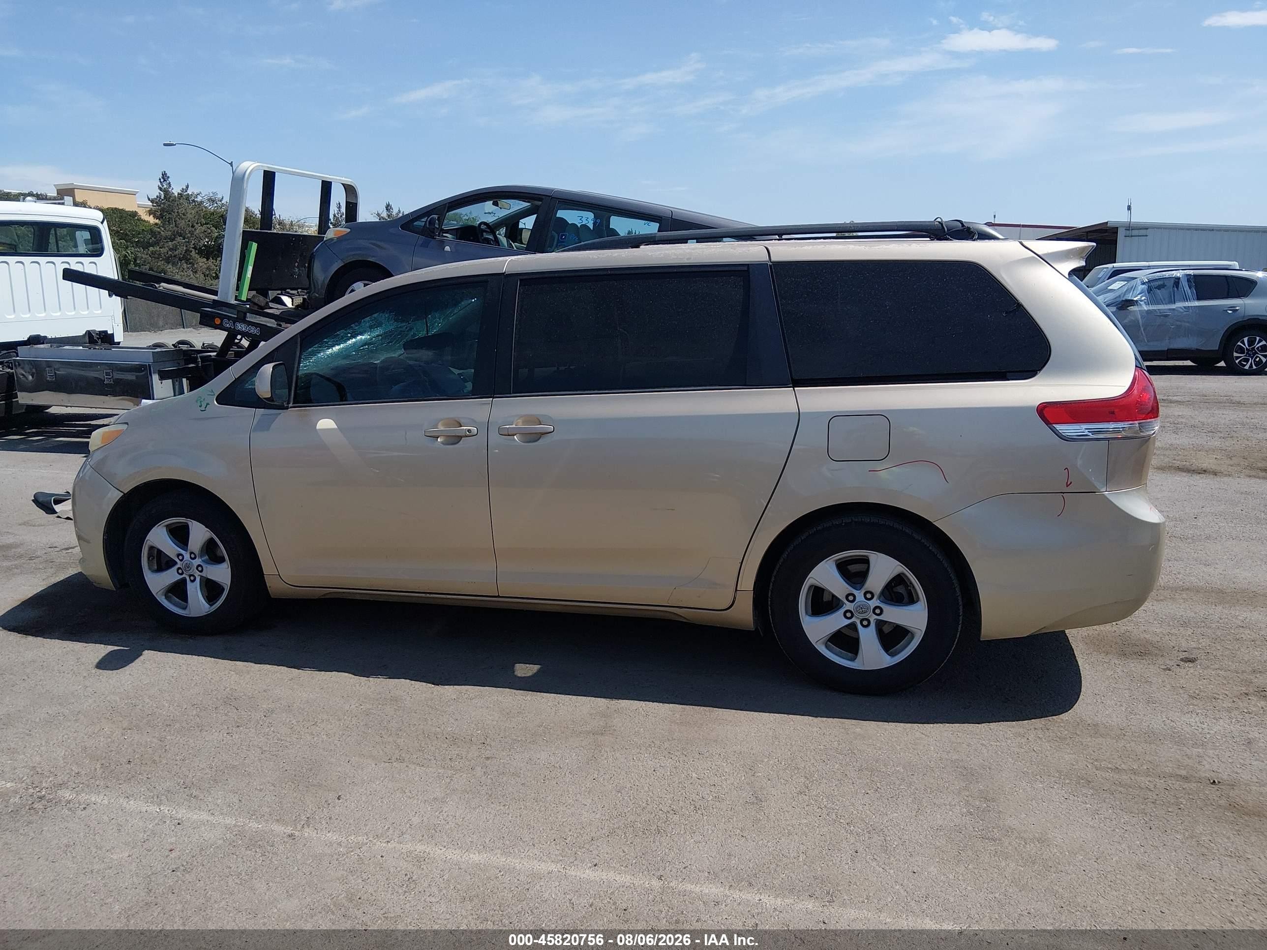 2011 Toyota Sienna Le V6 Champagne vin: 5TDKK3DC2BS124280