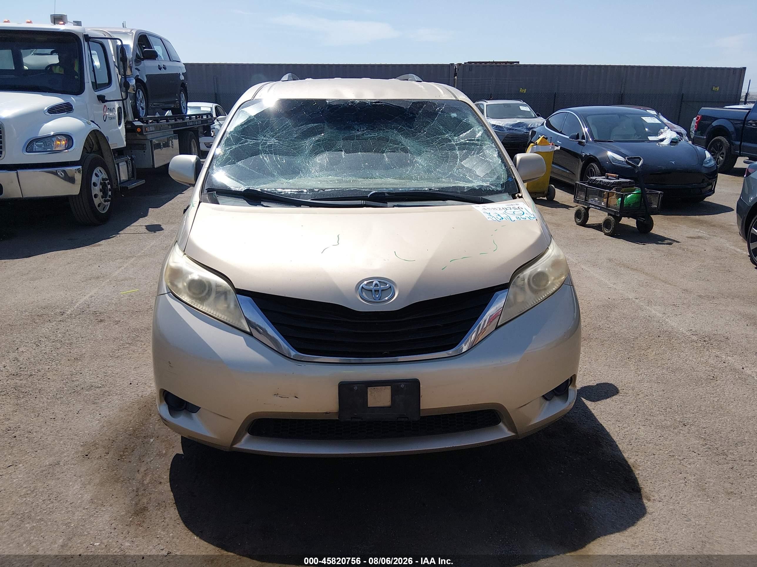 2011 Toyota Sienna Le V6 Champagne vin: 5TDKK3DC2BS124280