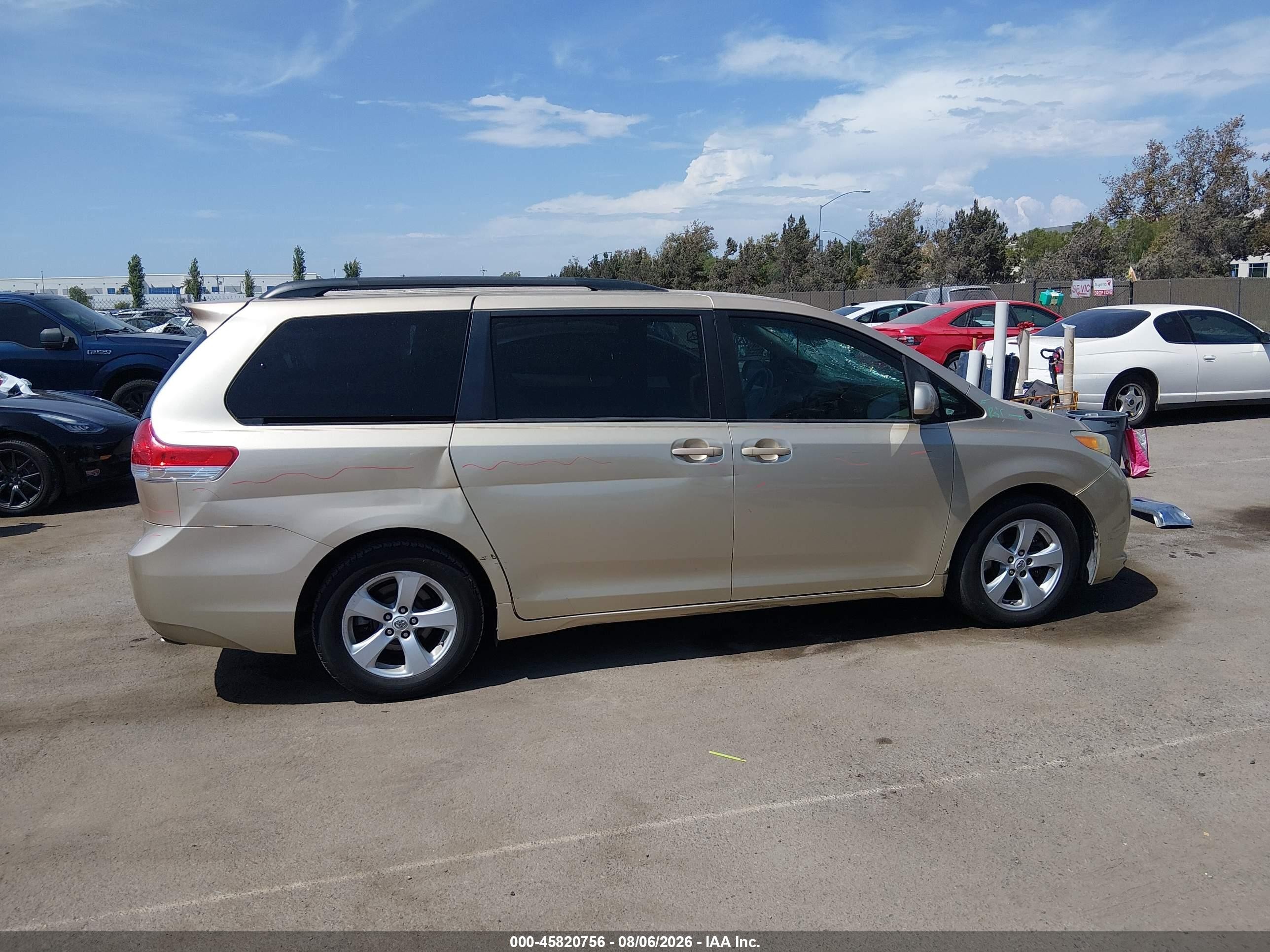 2011 Toyota Sienna Le V6 Champagne vin: 5TDKK3DC2BS124280