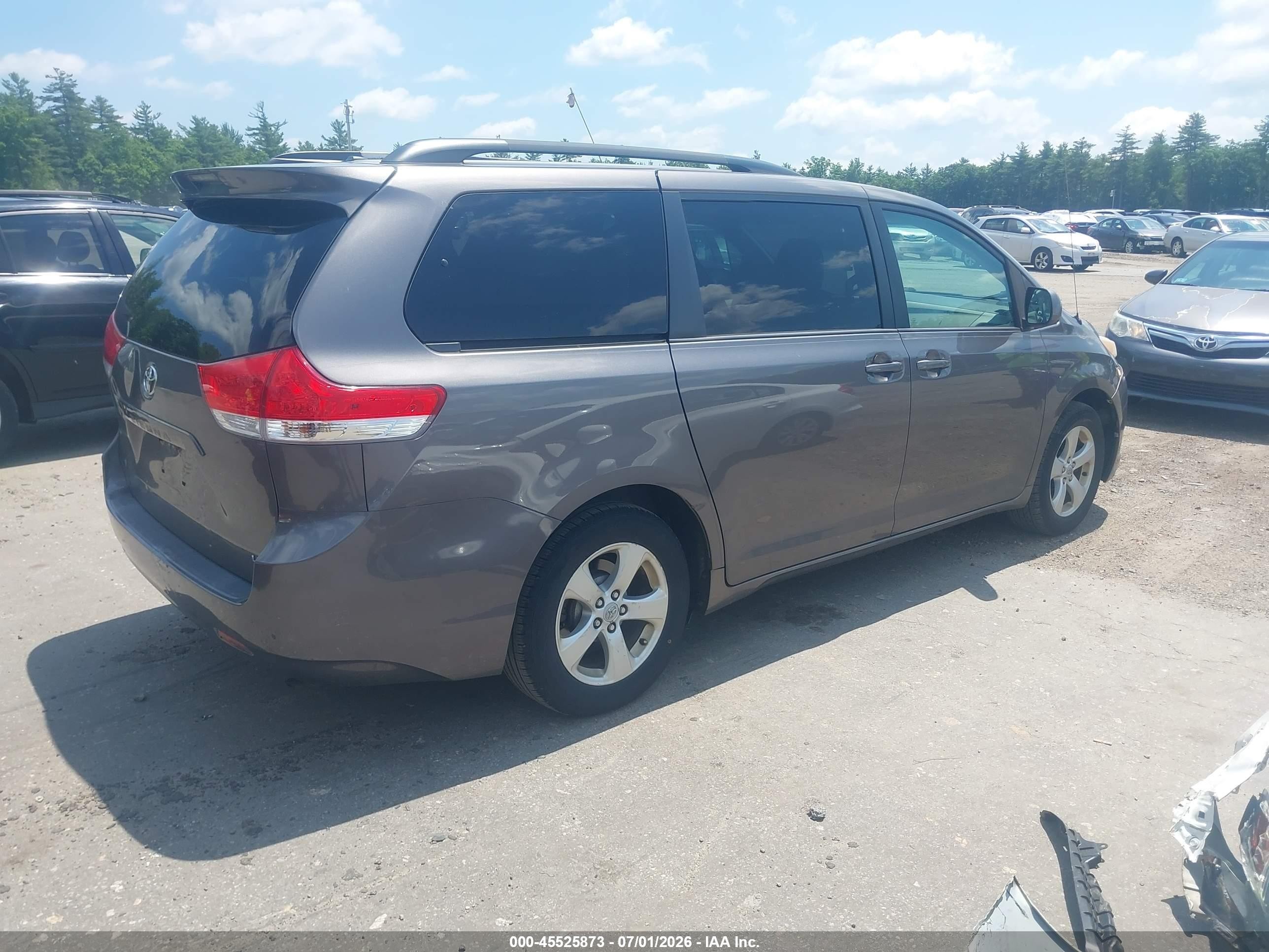 2011 Toyota Sienna Le V6 Gray vin: 5TDKK3DC2BS130824