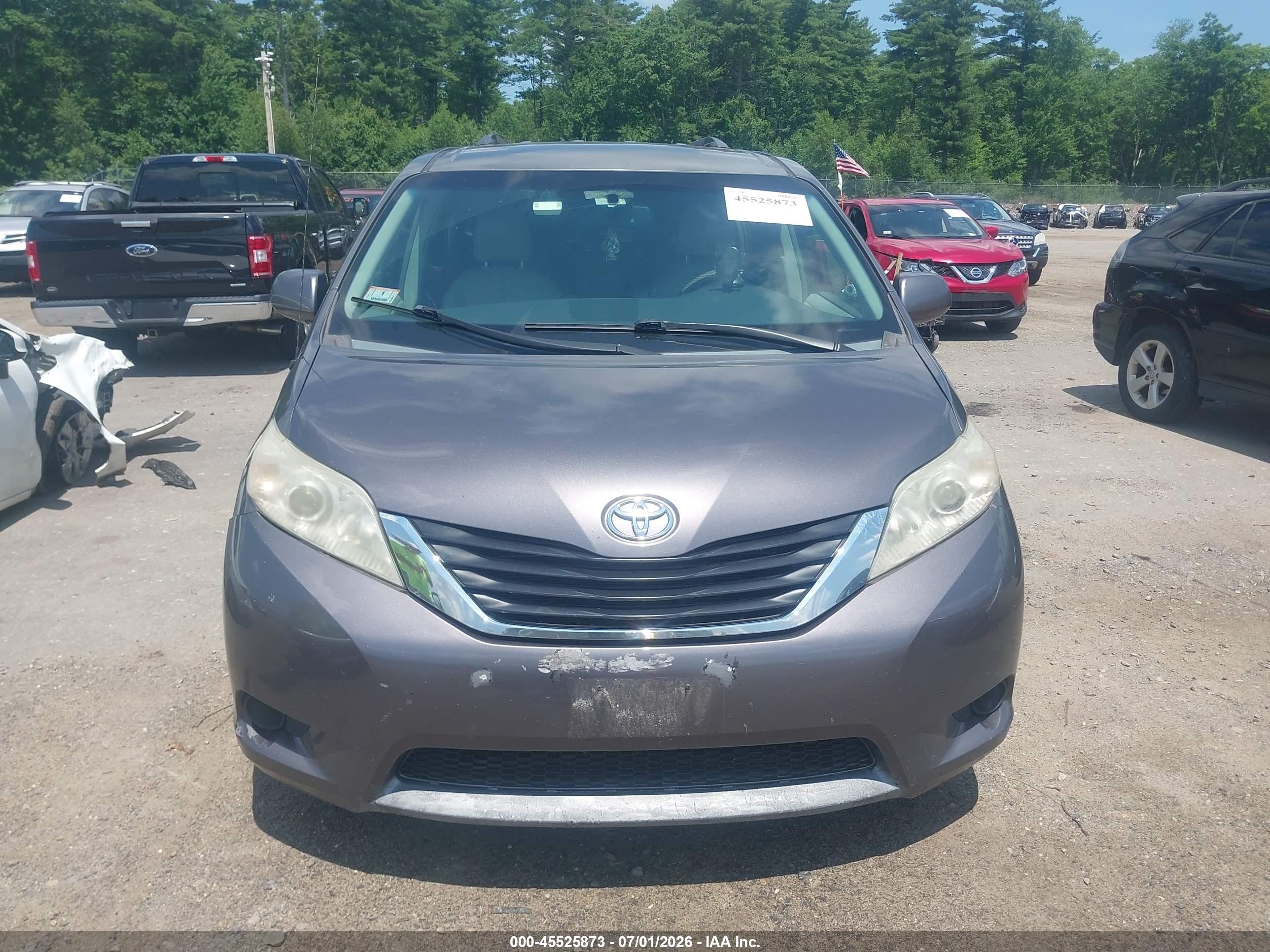 2011 Toyota Sienna Le V6 Gray vin: 5TDKK3DC2BS130824