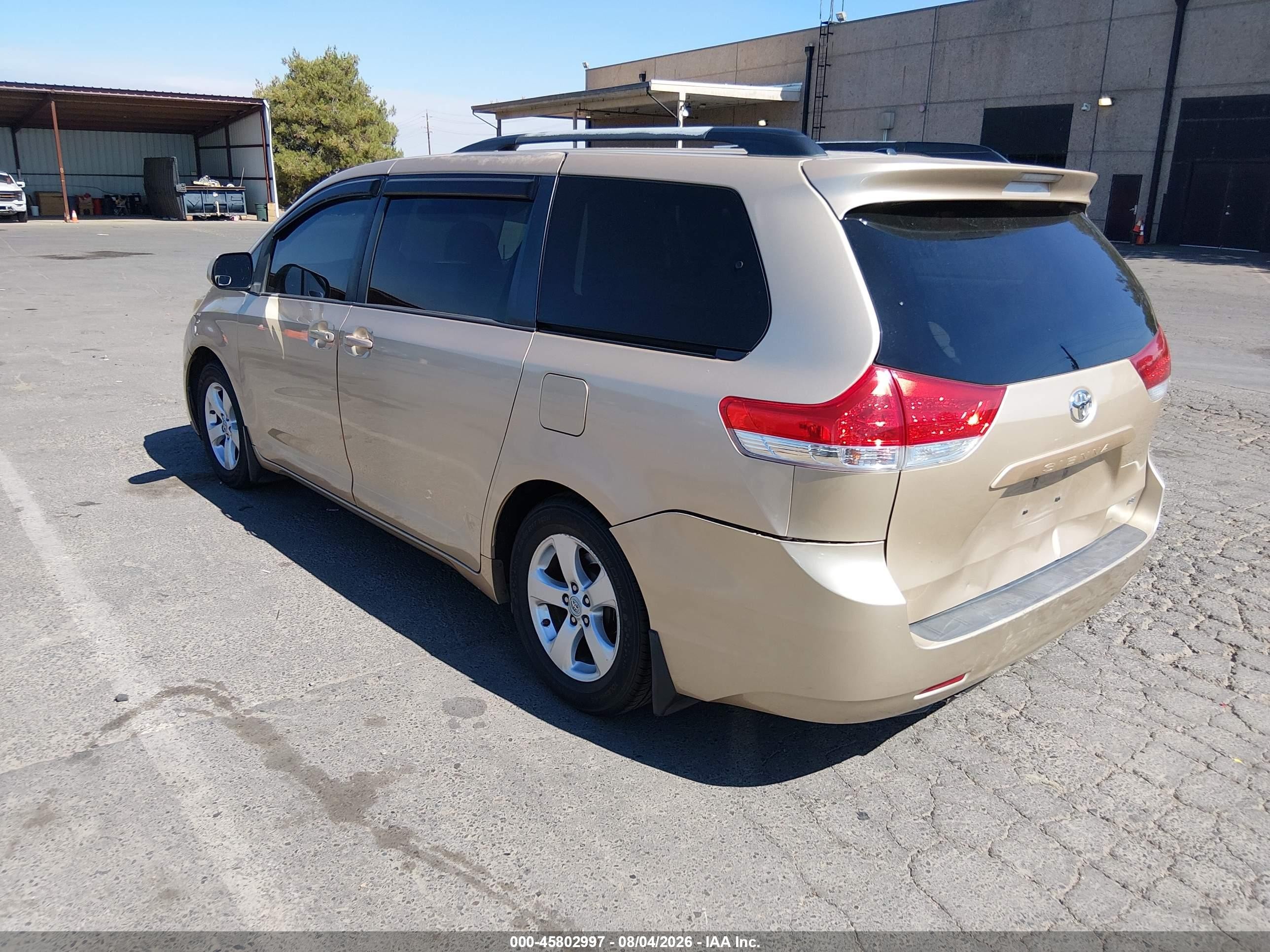 2011 Toyota Sienna Le V6 Gold vin: 5TDKK3DC2BS134842