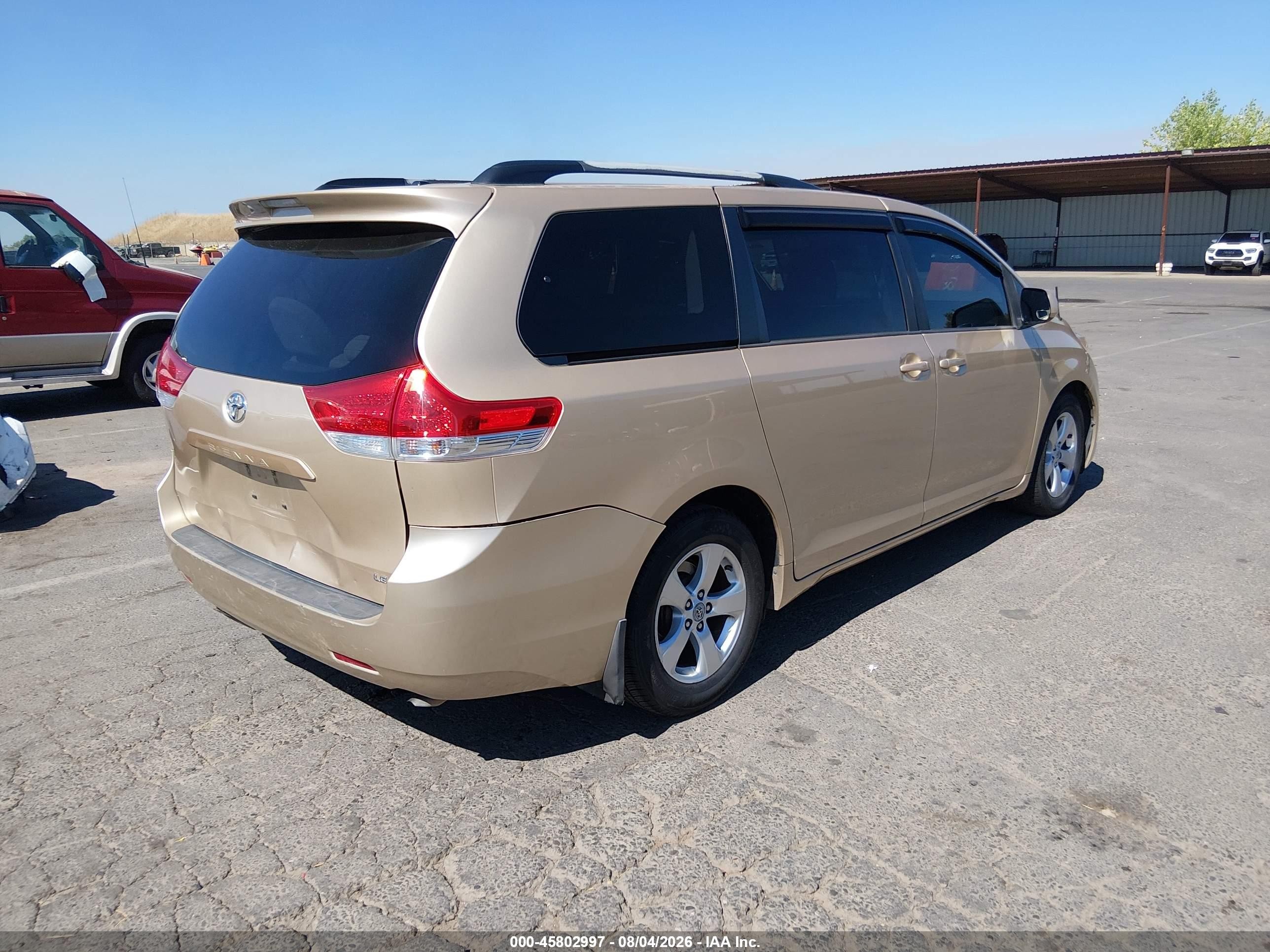 2011 Toyota Sienna Le V6 Gold vin: 5TDKK3DC2BS134842