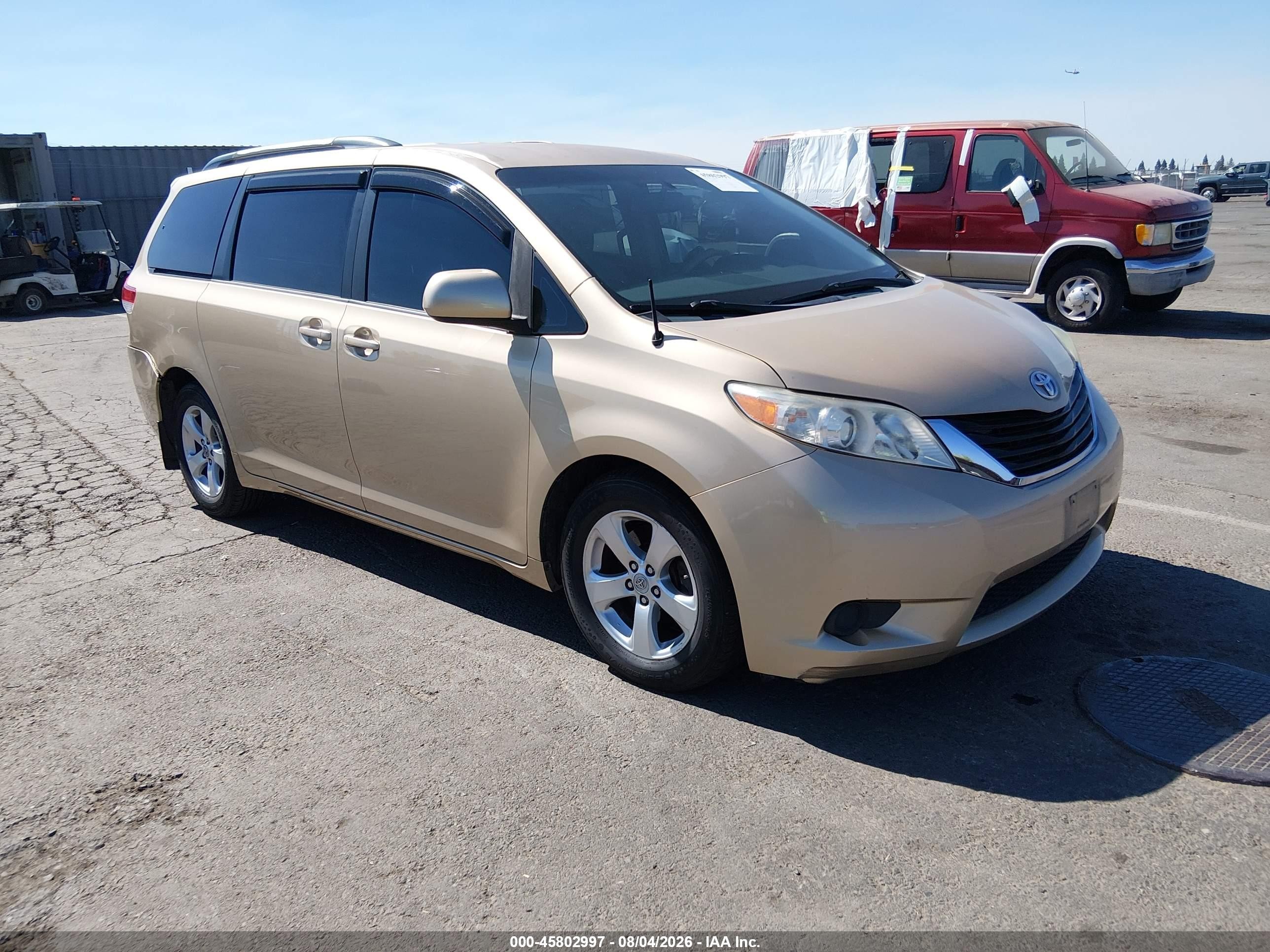 2011 Toyota Sienna Le V6 Gold vin: 5TDKK3DC2BS134842