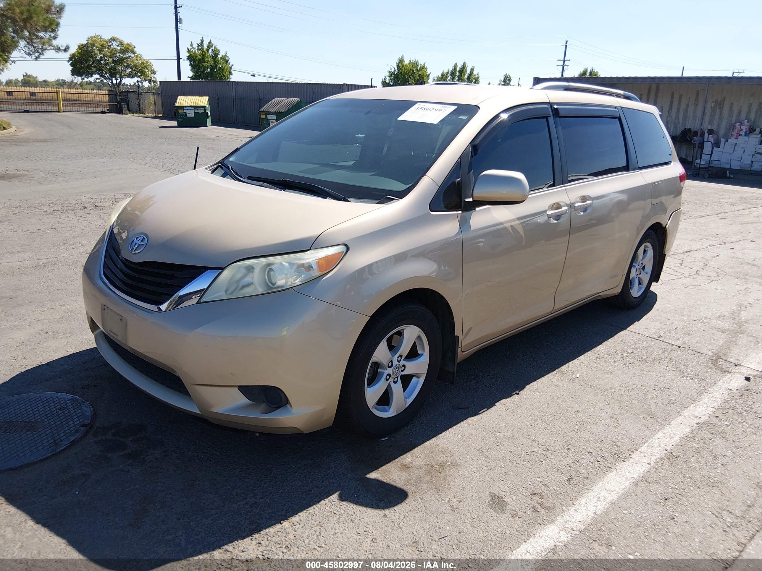 2011 Toyota Sienna Le V6 Gold vin: 5TDKK3DC2BS134842
