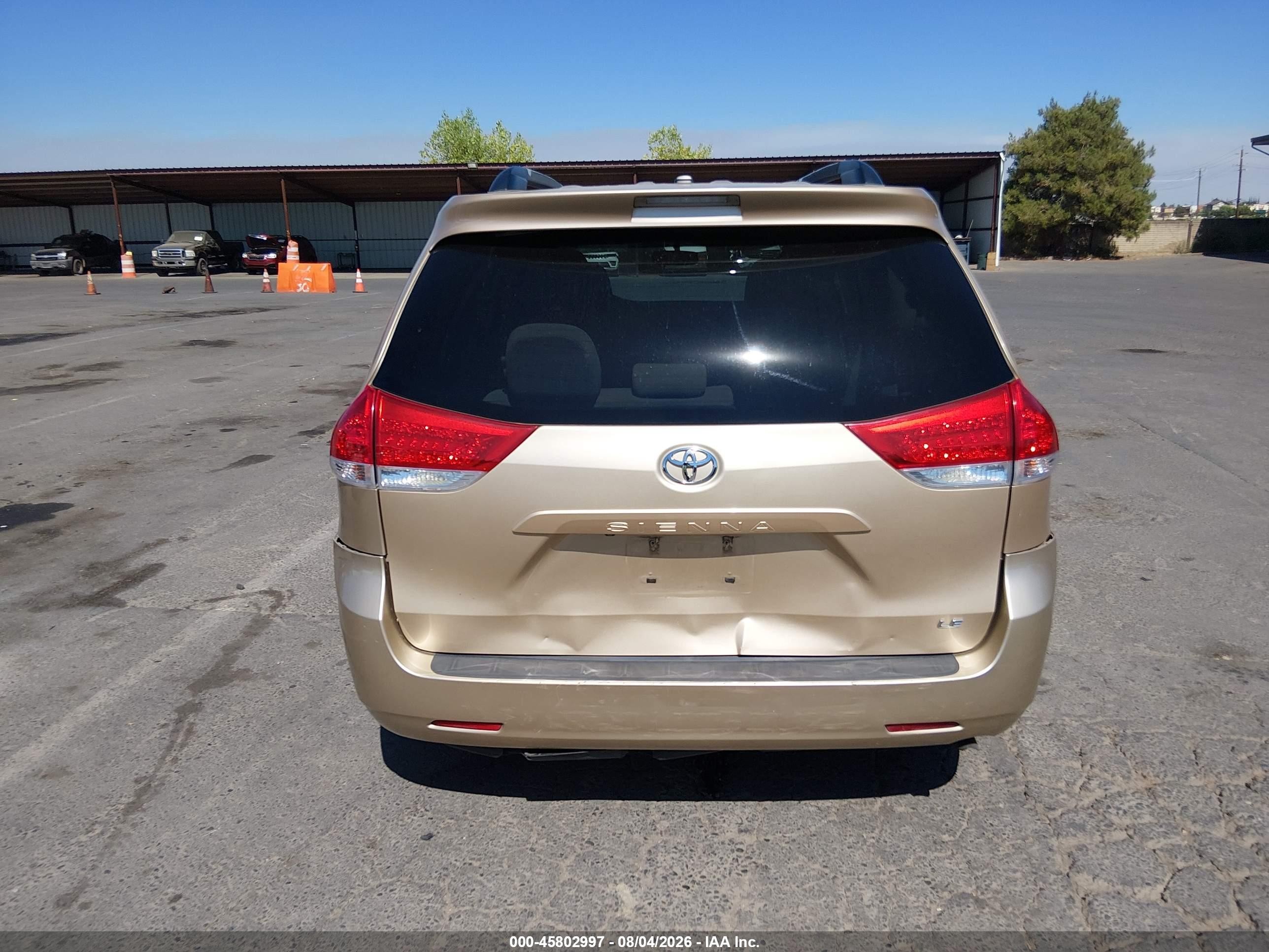 2011 Toyota Sienna Le V6 Gold vin: 5TDKK3DC2BS134842