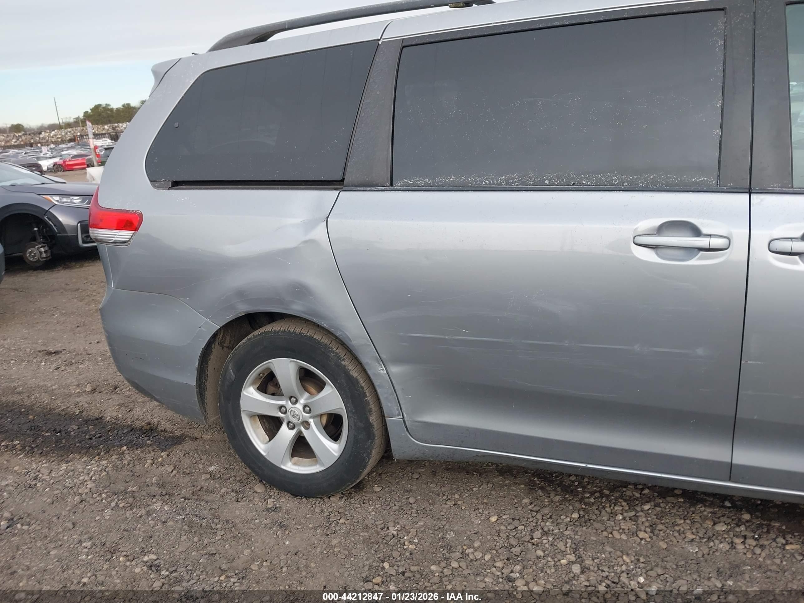 2011 Toyota Sienna Le V6 Gray vin: 5TDKK3DC2BS143203