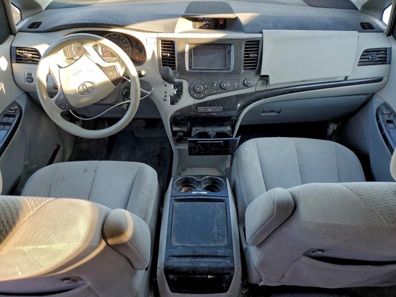 2011 Toyota Sienna Le Silver vin: 5TDKK3DC2BS144643