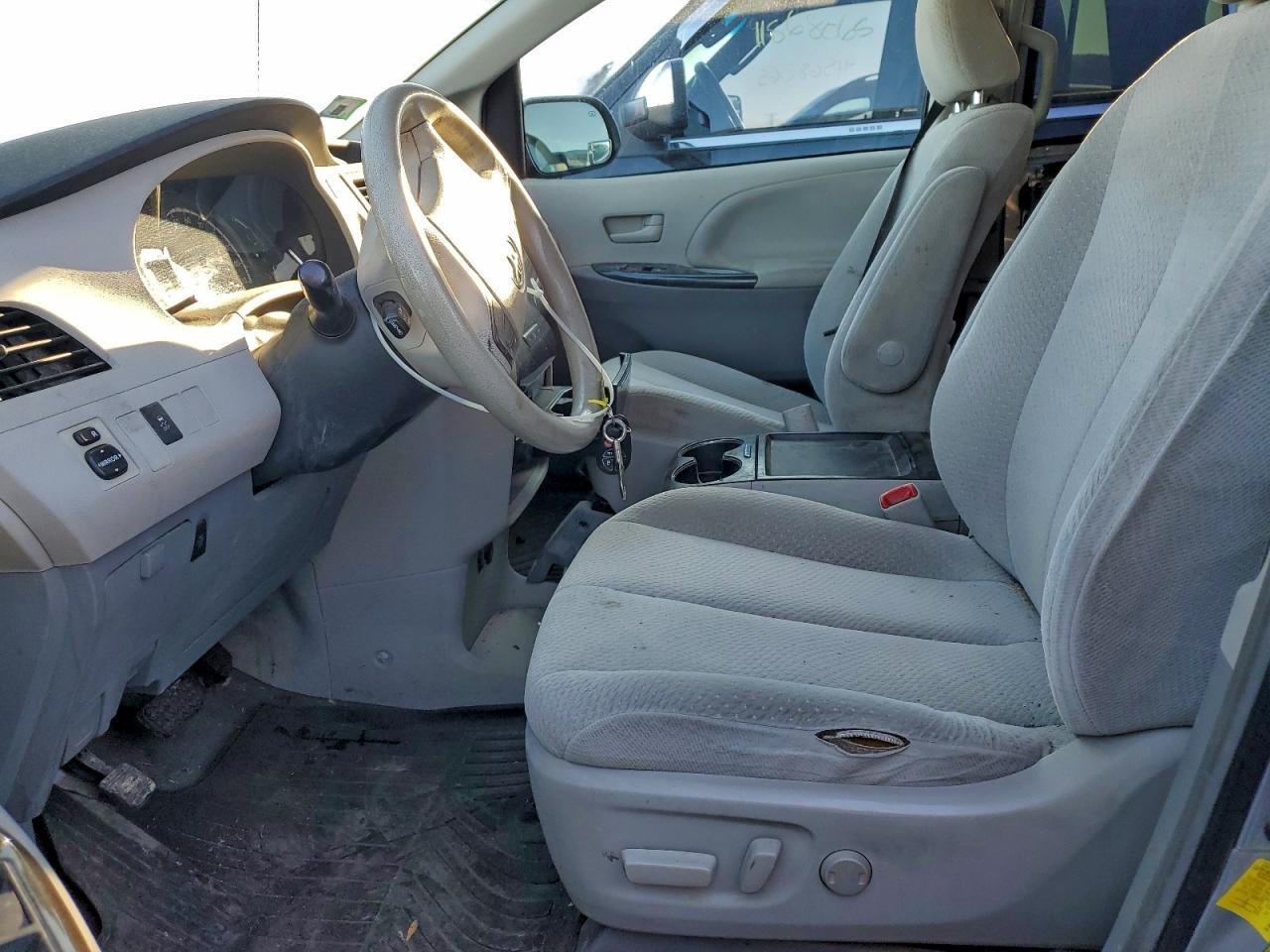 2011 Toyota Sienna Le Silver vin: 5TDKK3DC2BS144643
