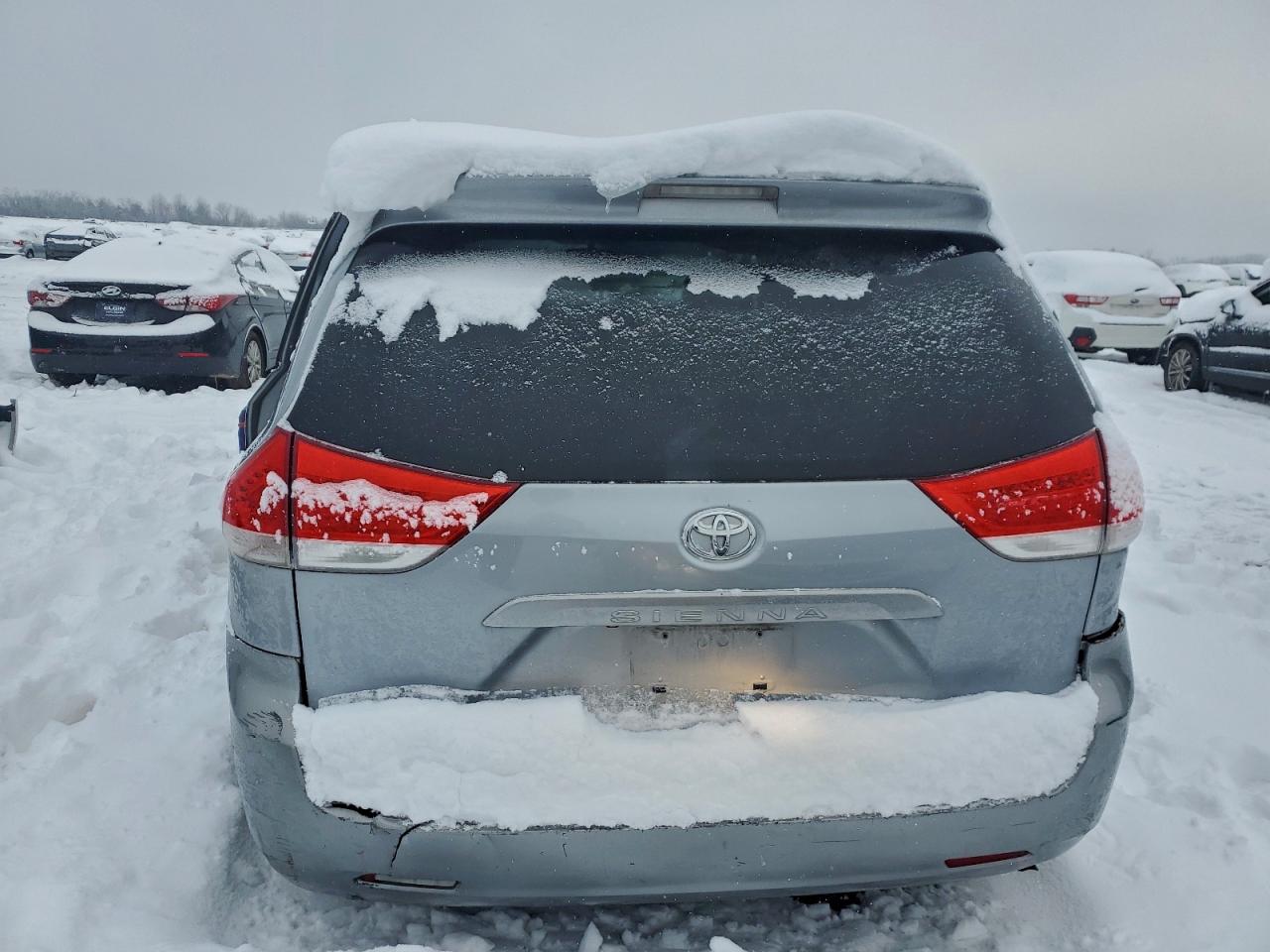 2011 Toyota Sienna Le Silver vin: 5TDKK3DC2BS144643