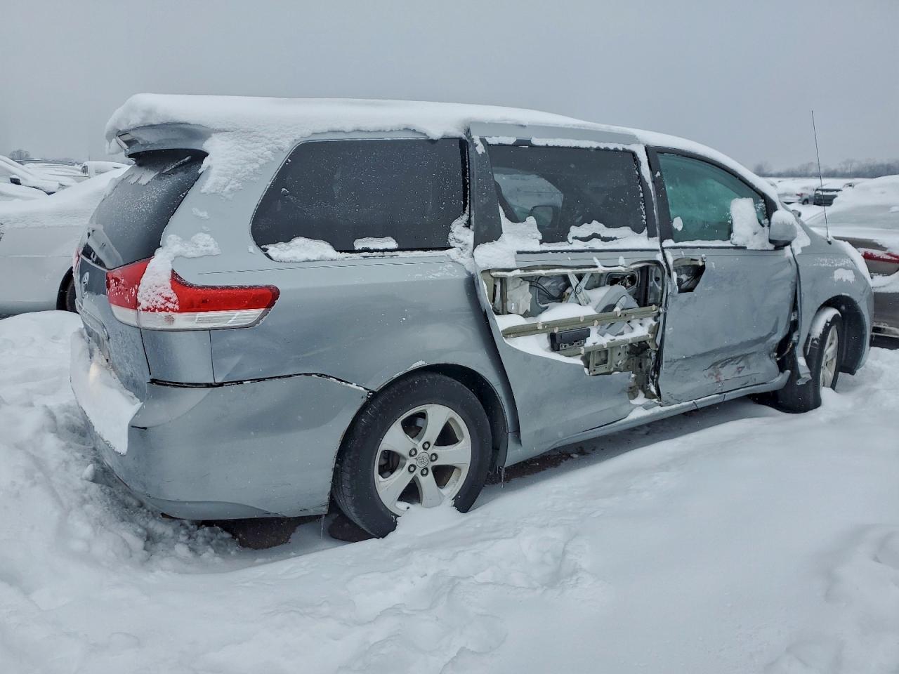 2011 Toyota Sienna Le Silver vin: 5TDKK3DC2BS144643