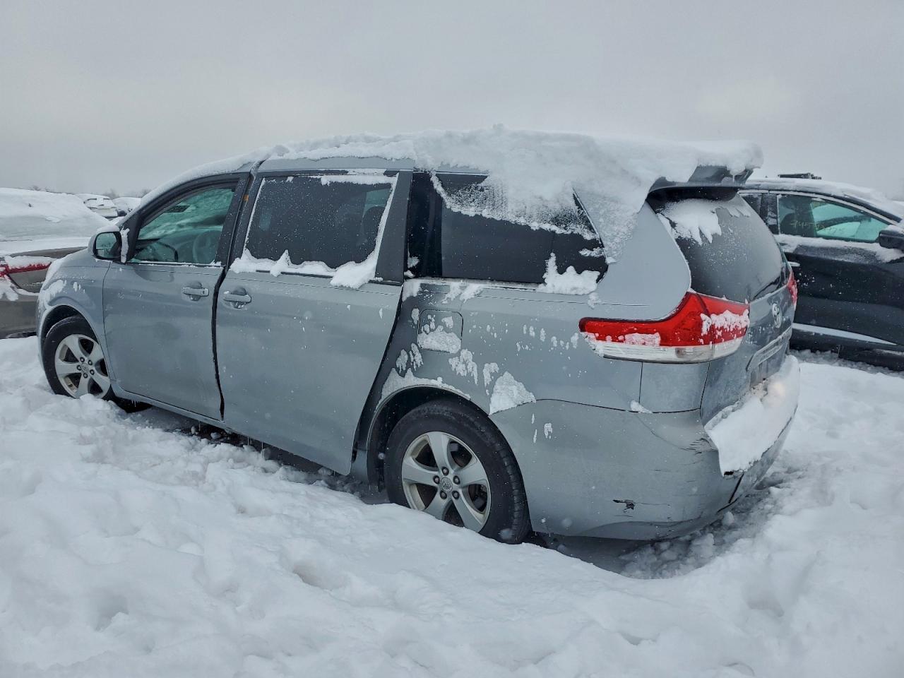 2011 Toyota Sienna Le Silver vin: 5TDKK3DC2BS144643