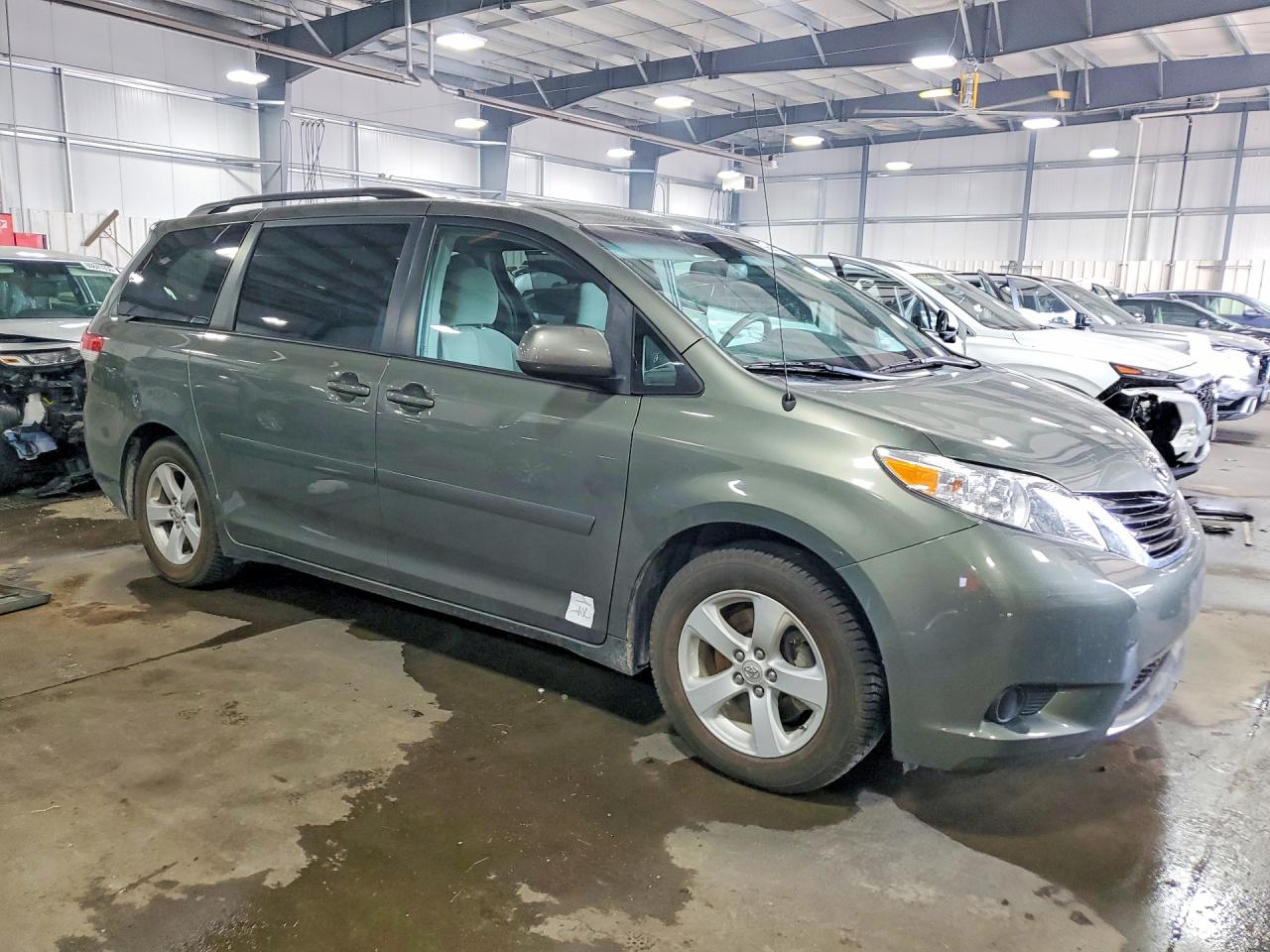 2011 Toyota Sienna Le Зеленый vin: 5TDKK3DC2BS145727