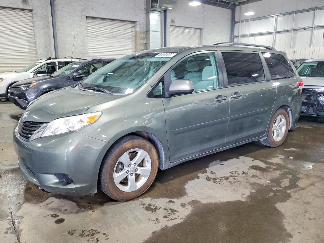 2011 Toyota Sienna Le Зеленый vin: 5TDKK3DC2BS145727