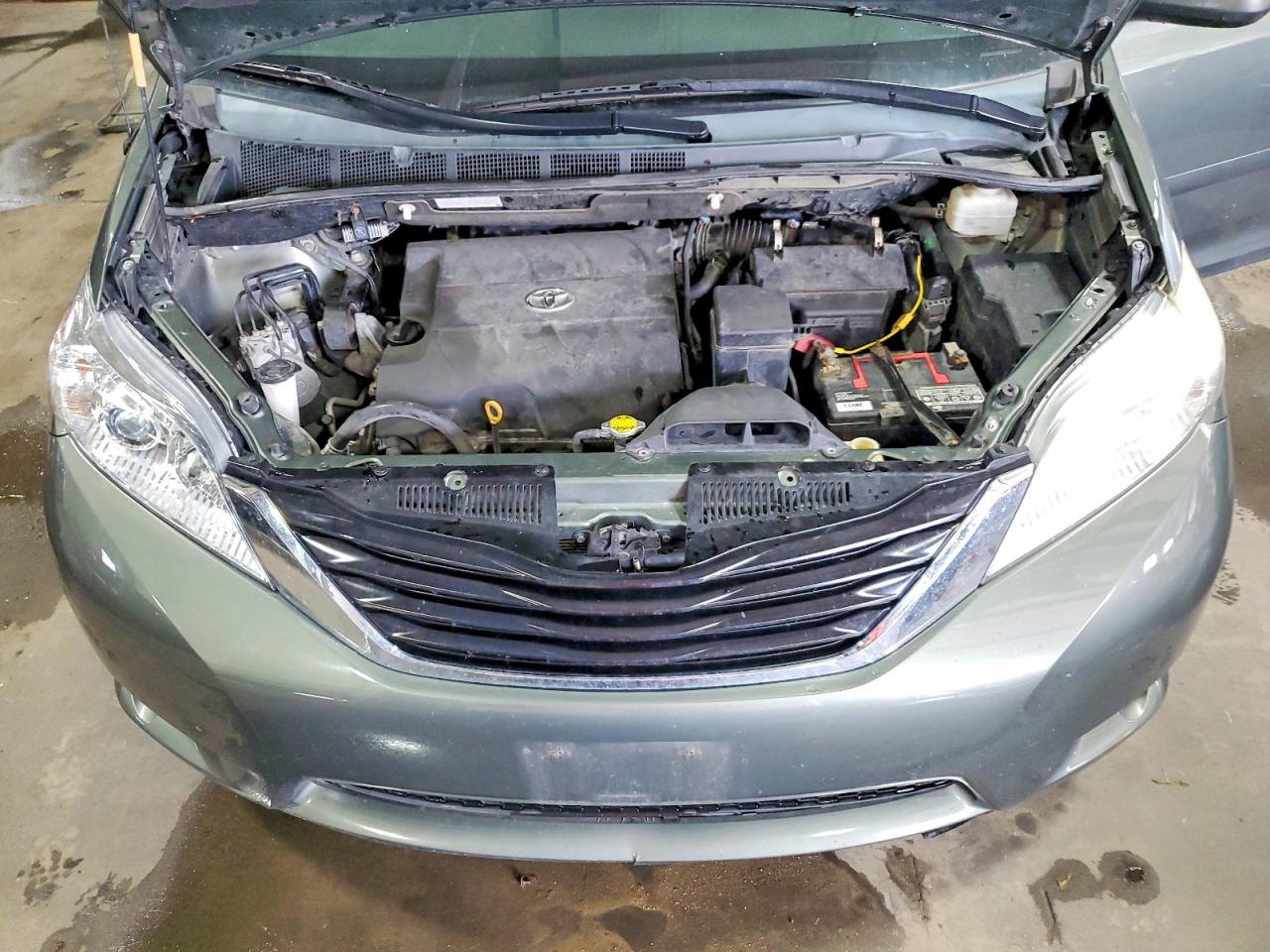 2011 Toyota Sienna Le Зеленый vin: 5TDKK3DC2BS145727