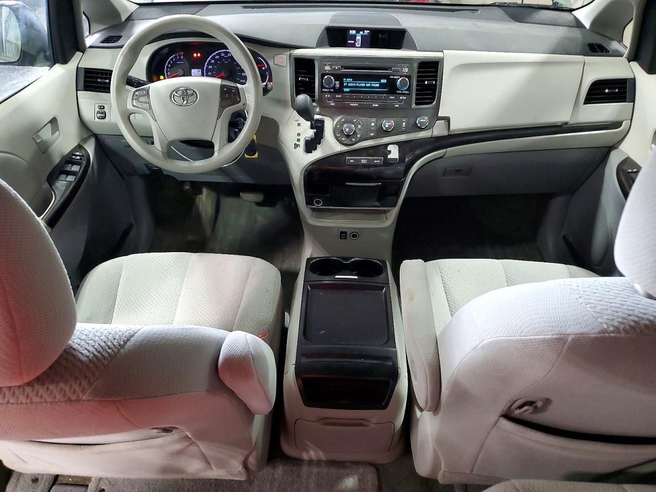 2011 Toyota Sienna Le Зеленый vin: 5TDKK3DC2BS145727