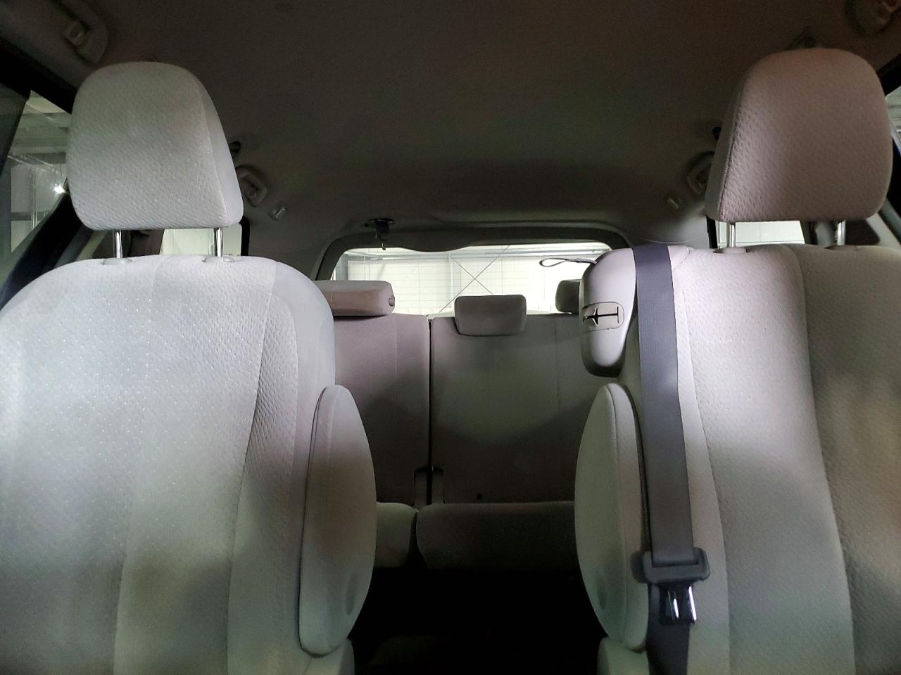2011 Toyota Sienna Le Зеленый vin: 5TDKK3DC2BS145727