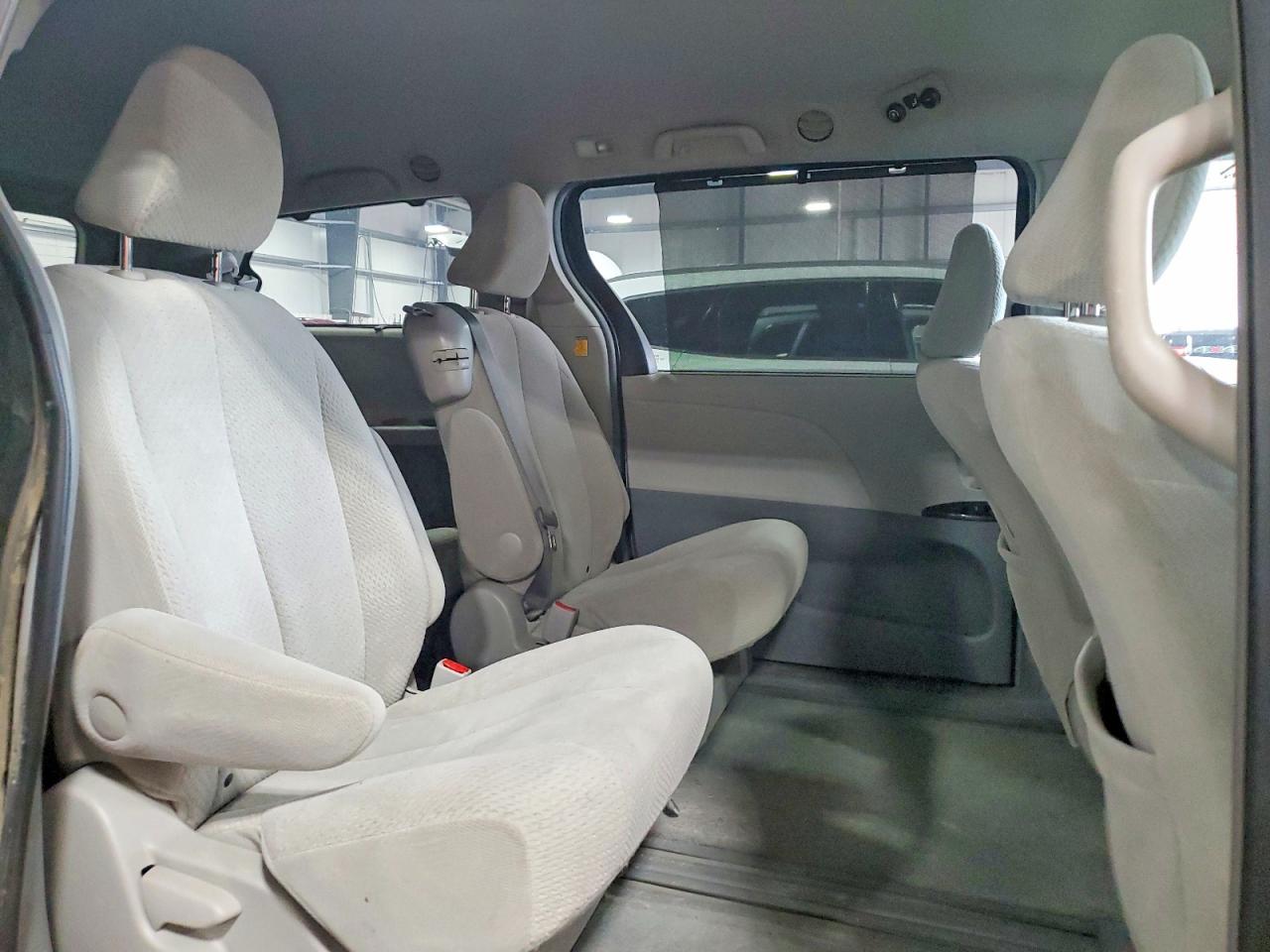 2011 Toyota Sienna Le Зеленый vin: 5TDKK3DC2BS145727