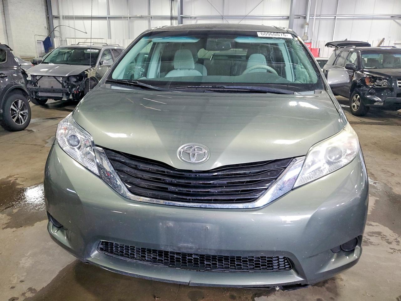 2011 Toyota Sienna Le Зеленый vin: 5TDKK3DC2BS145727