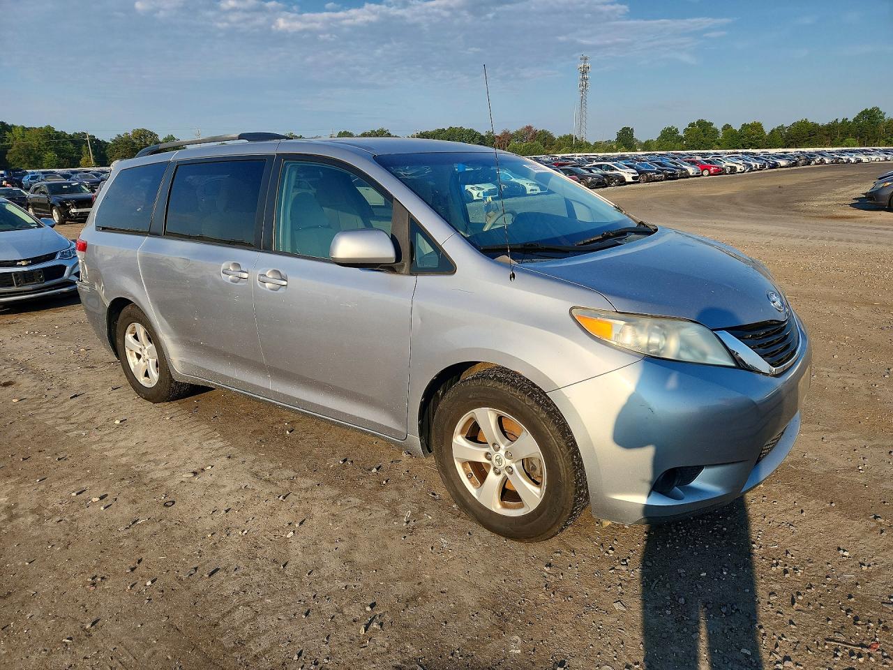 2011 Toyota Sienna Le Silver vin: 5TDKK3DC2BS148076