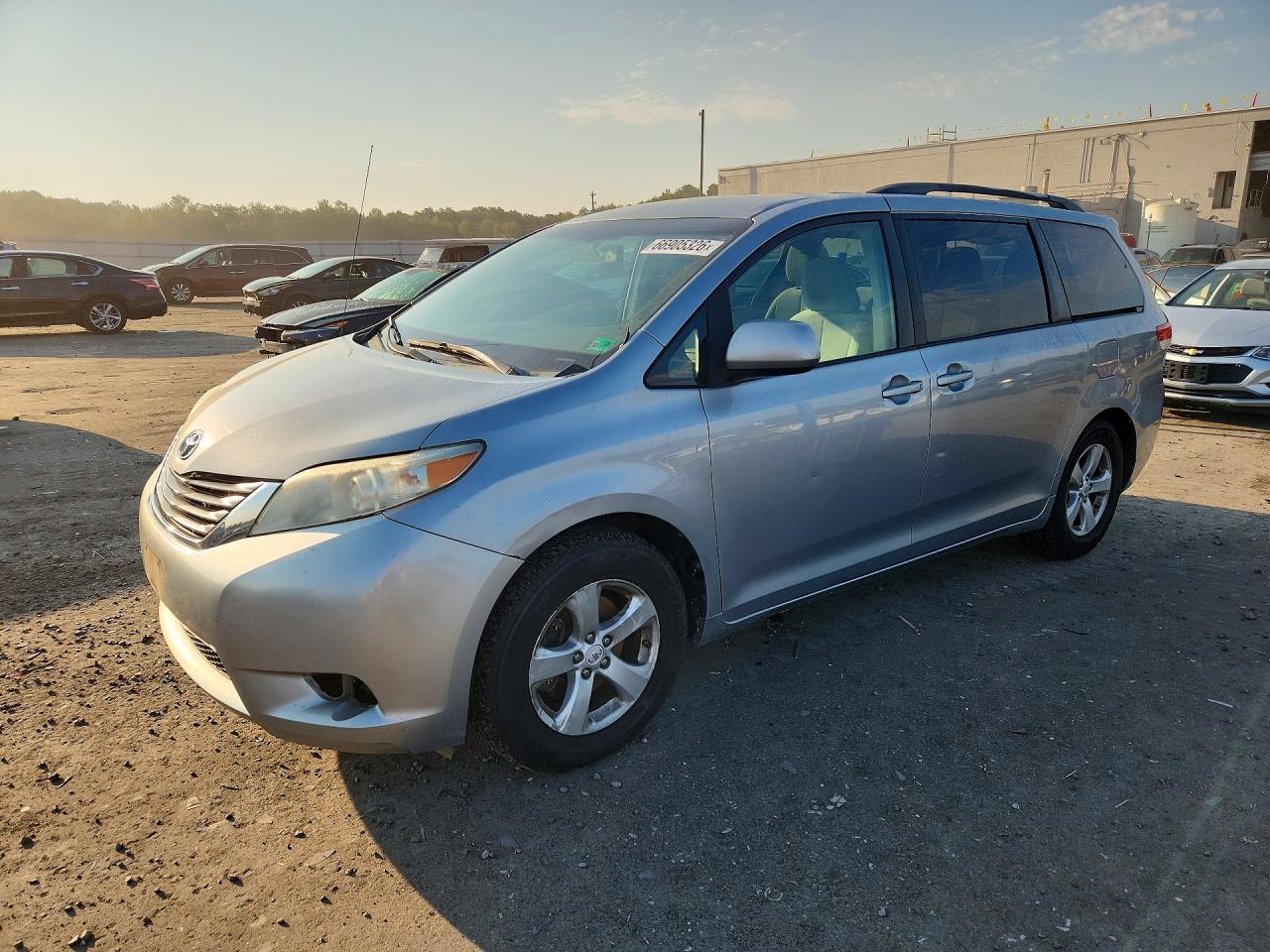 2011 Toyota Sienna Le Silver vin: 5TDKK3DC2BS148076