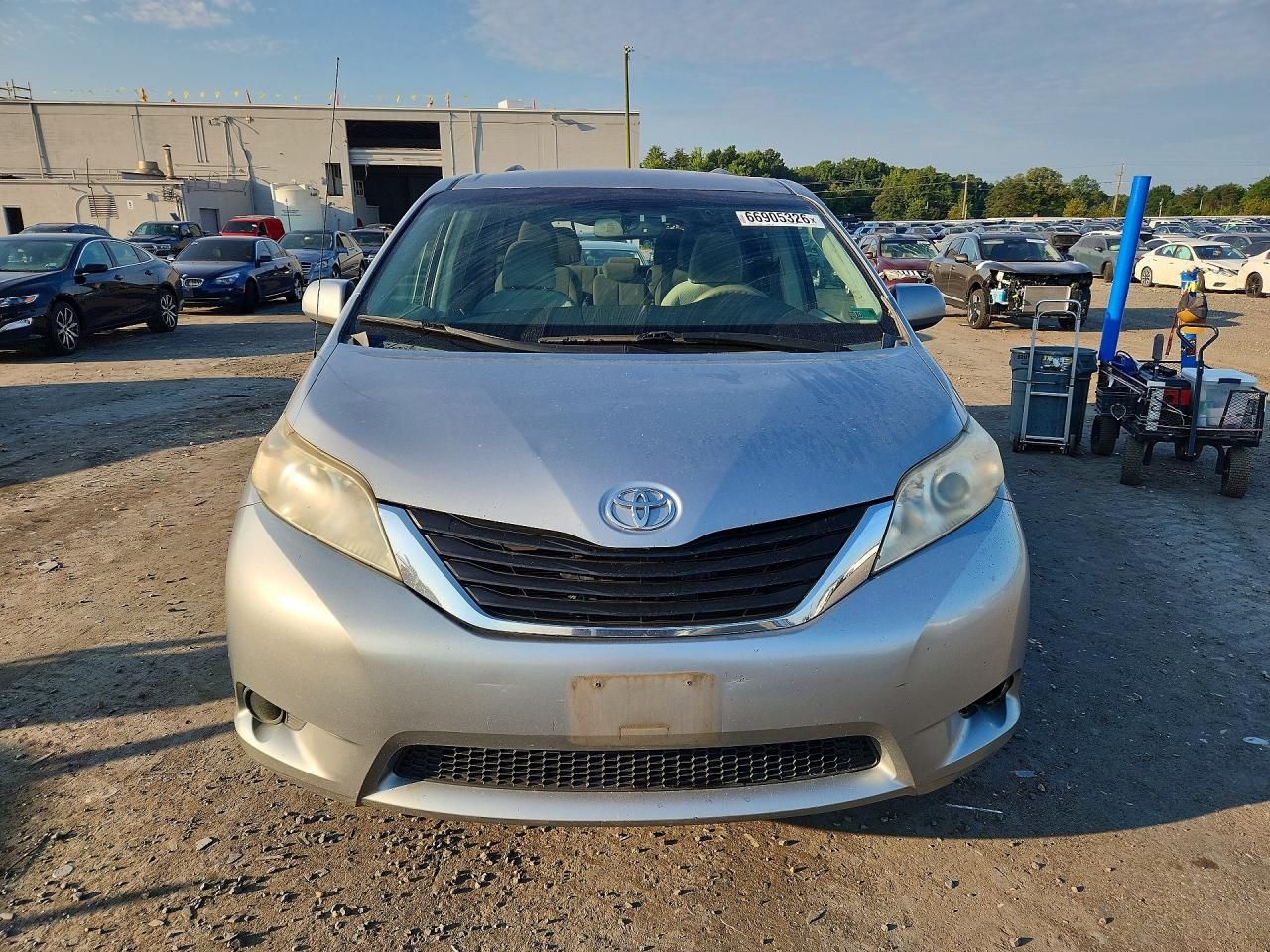 2011 Toyota Sienna Le Silver vin: 5TDKK3DC2BS148076