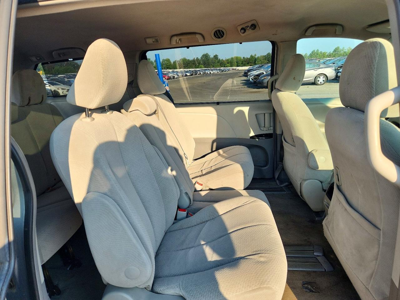2011 Toyota Sienna Le Silver vin: 5TDKK3DC2BS148076