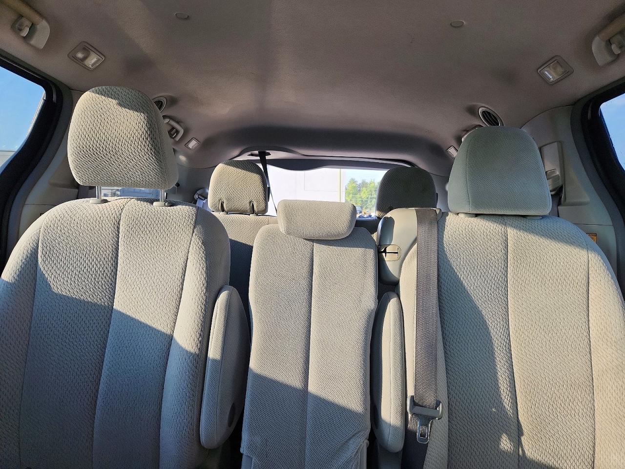 2011 Toyota Sienna Le Silver vin: 5TDKK3DC2BS148076