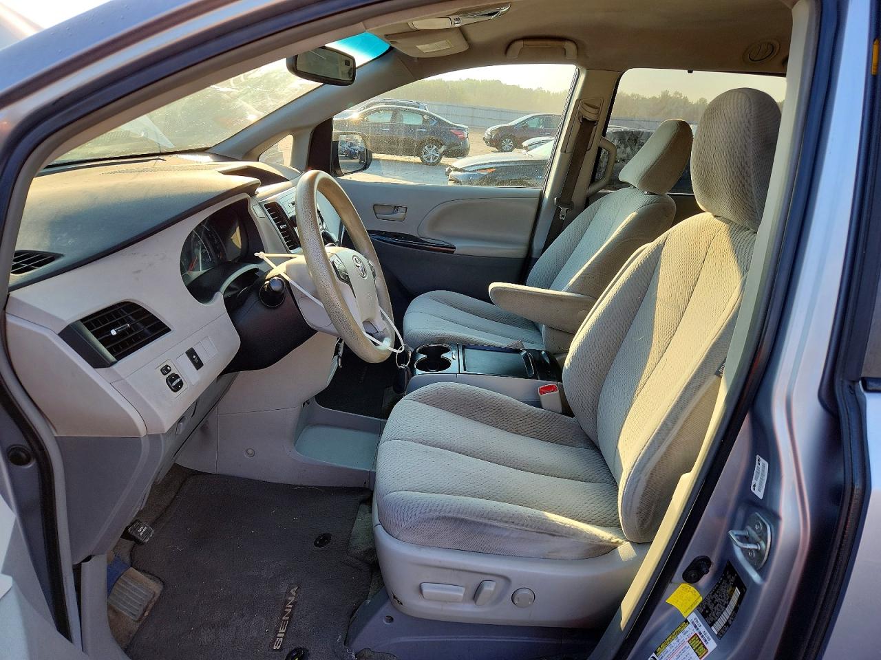 2011 Toyota Sienna Le Silver vin: 5TDKK3DC2BS148076