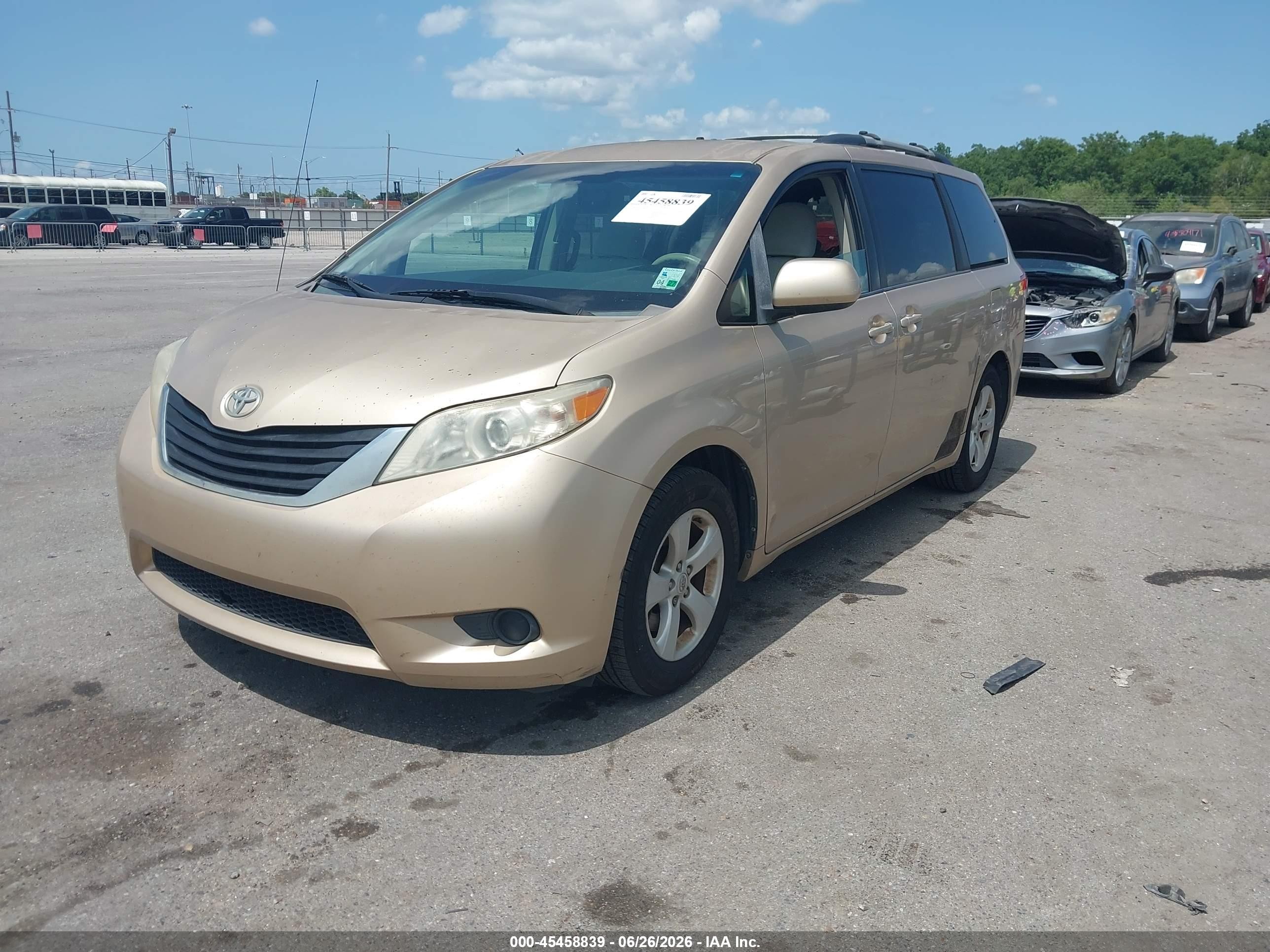 2011 Toyota Sienna Le V6 Gold vin: 5TDKK3DC2BS148871