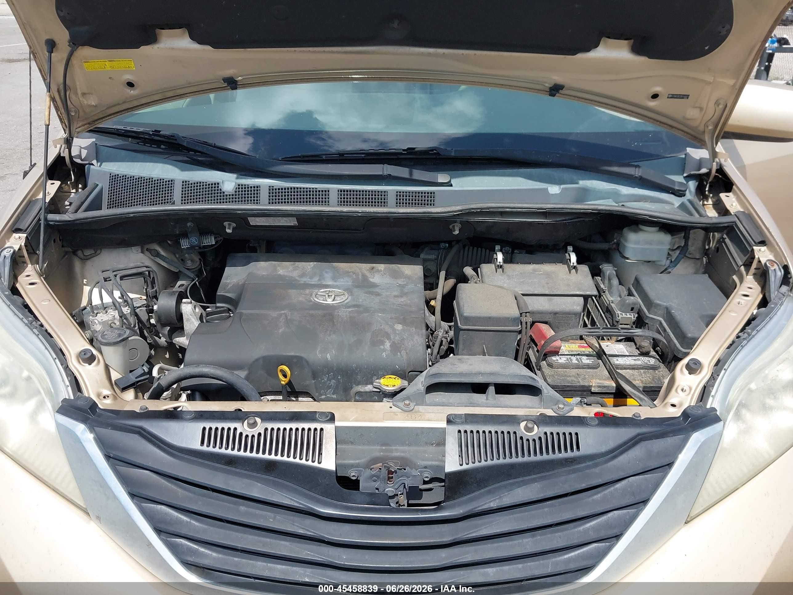 2011 Toyota Sienna Le V6 Gold vin: 5TDKK3DC2BS148871