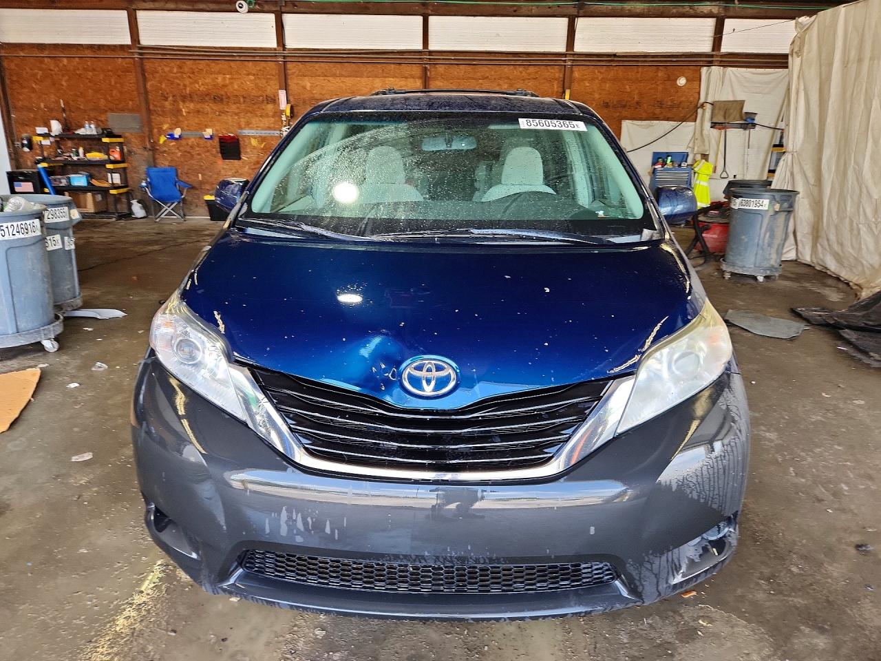 2011 Toyota Sienna Le Синий vin: 5TDKK3DC2BS152533