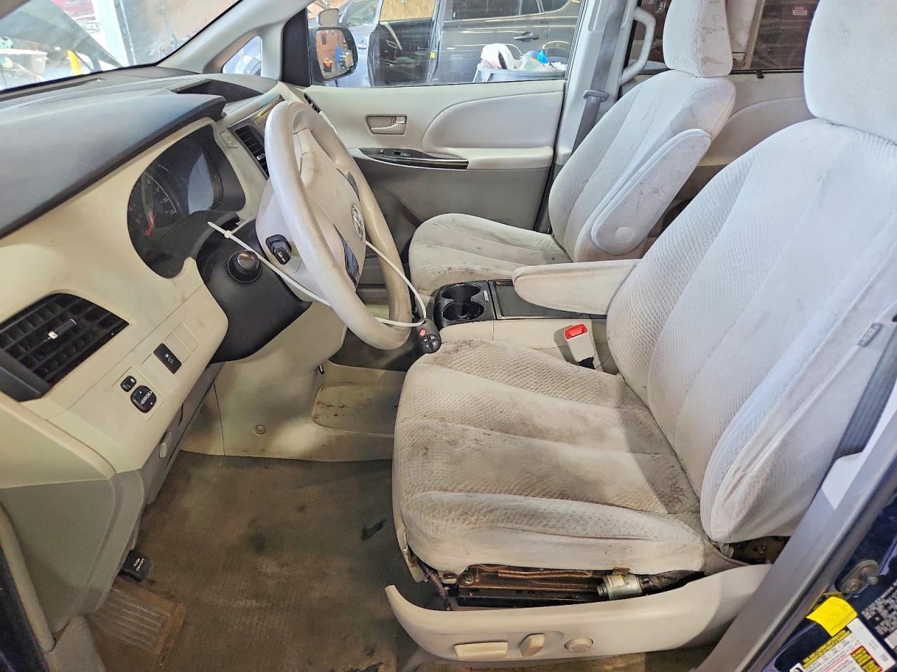 2011 Toyota Sienna Le Синий vin: 5TDKK3DC2BS152533